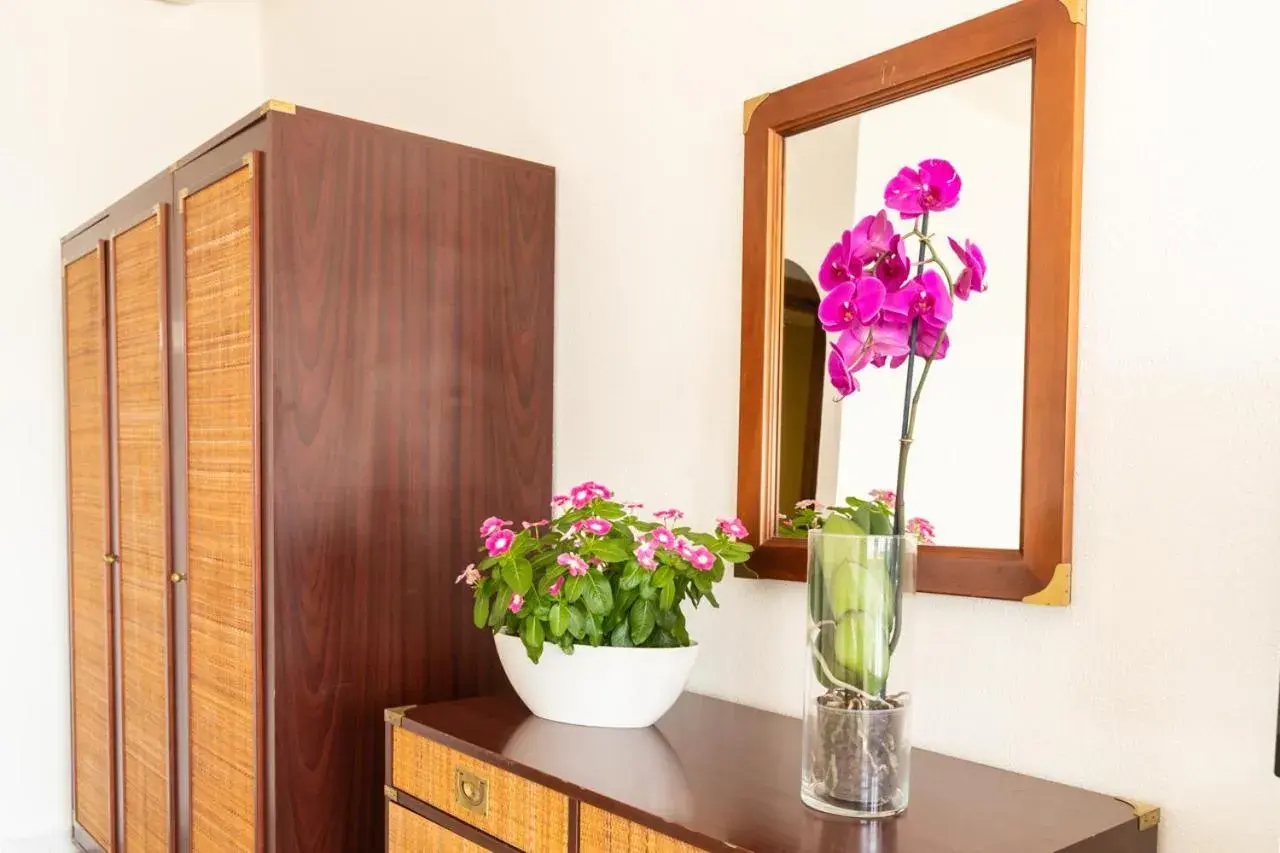 wardrobe in Hotel De Plam