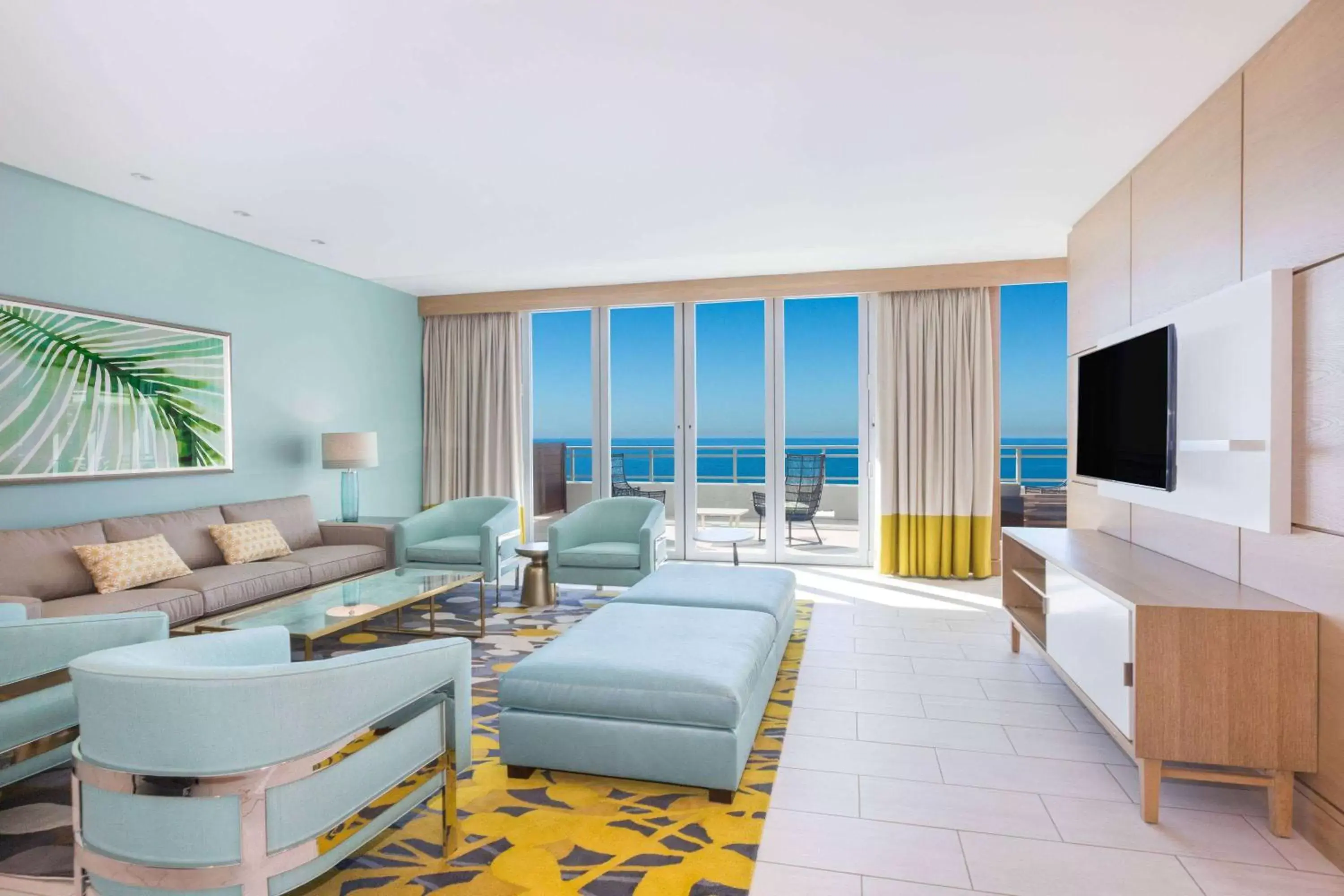 Living room in Wyndham Grand Clearwater Beach