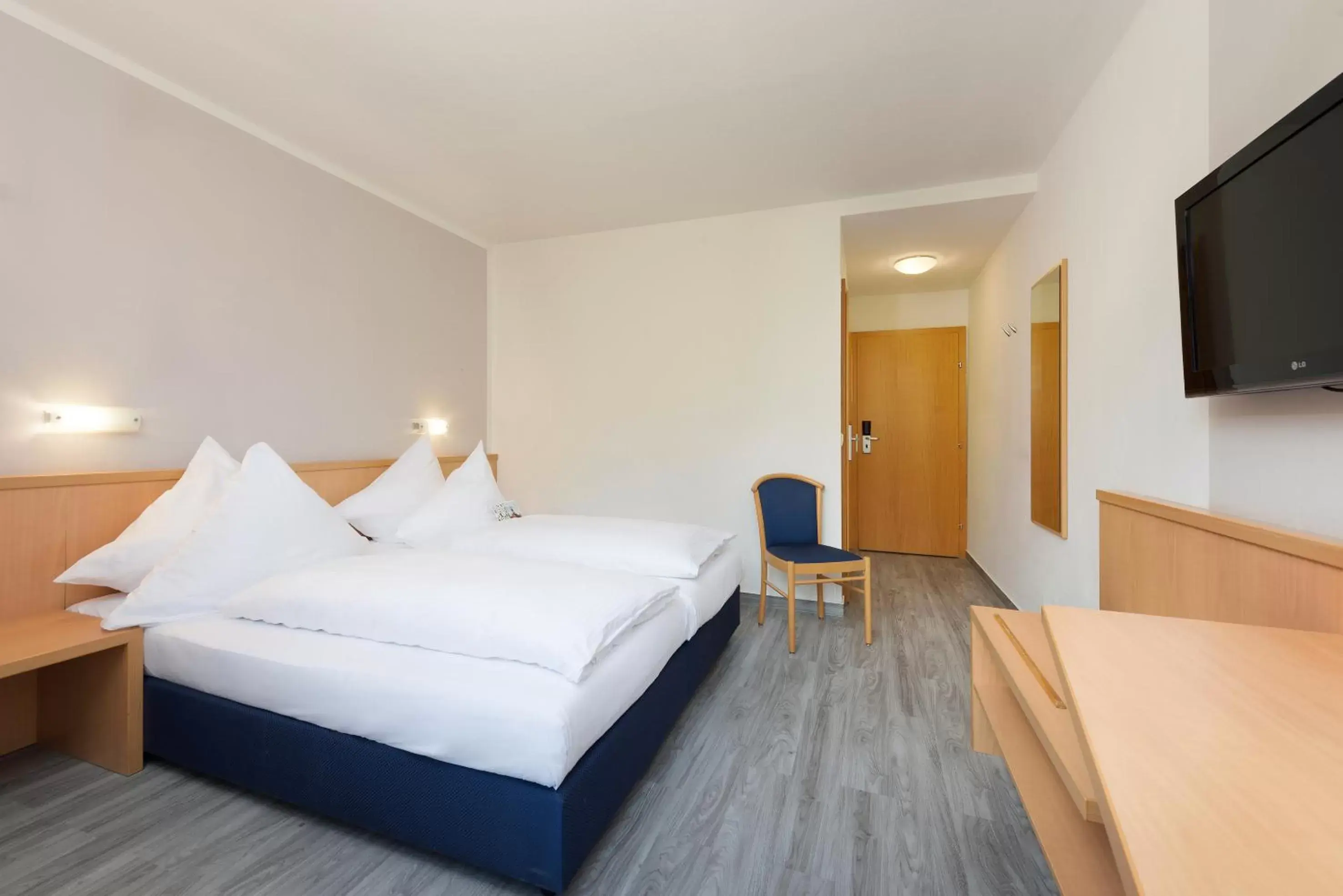 Photo of the whole room, Bed in Hotel Bochum Wattenscheid affiliated by Meliá