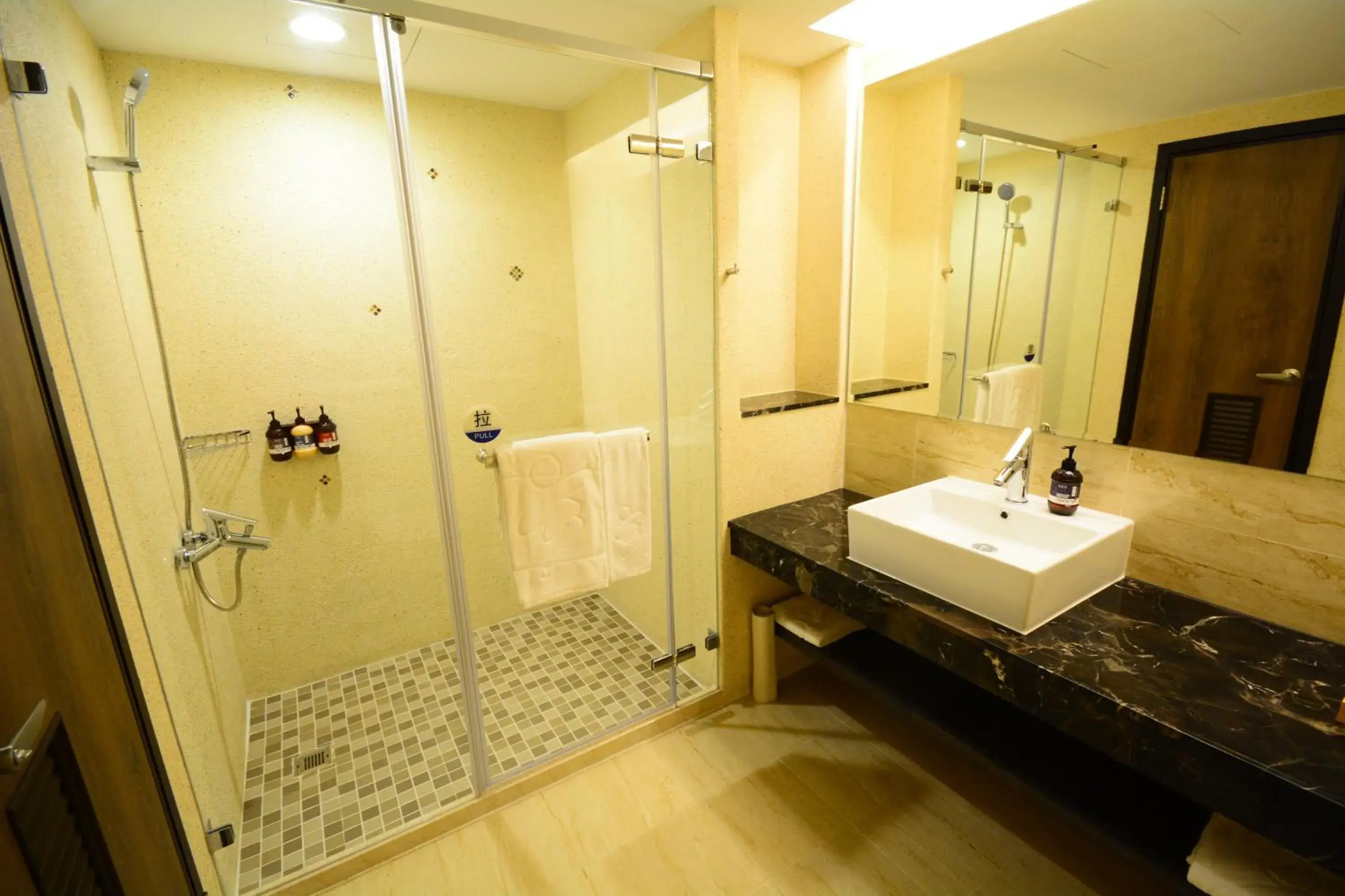 Shower, Bathroom in HOYA Resort Hotel Kaohsiung