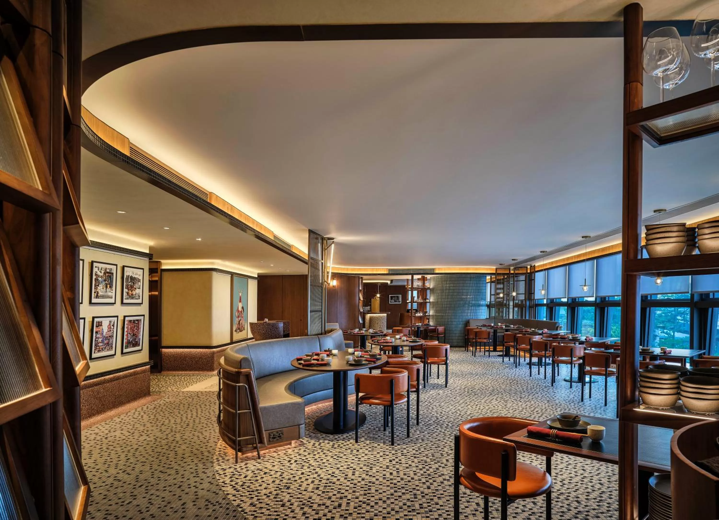 Restaurant/places to eat in Oasis Aurum 181 Hotel