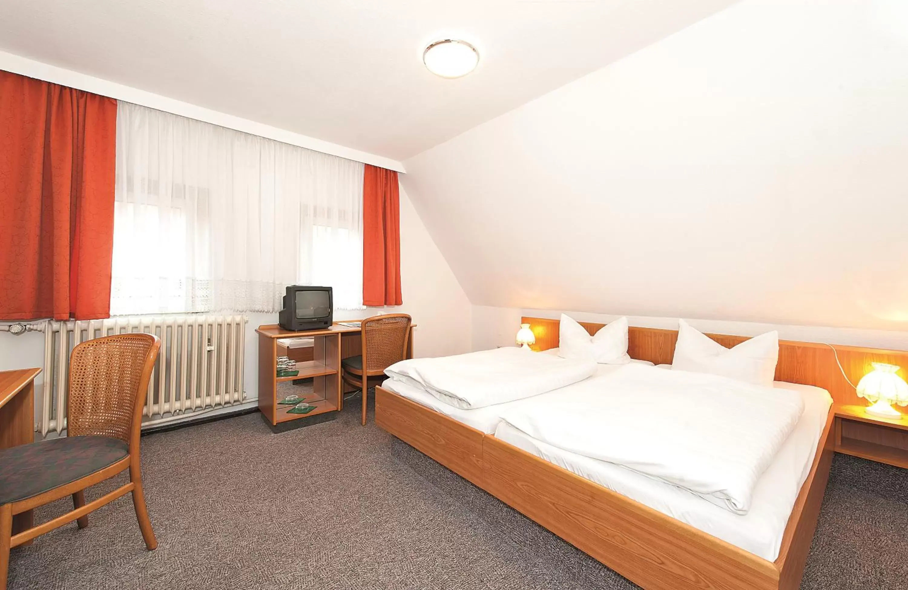 Budget Double or Twin Room in Hotel Zur Post Budget Double or Twin Room in Hotel Zur Post