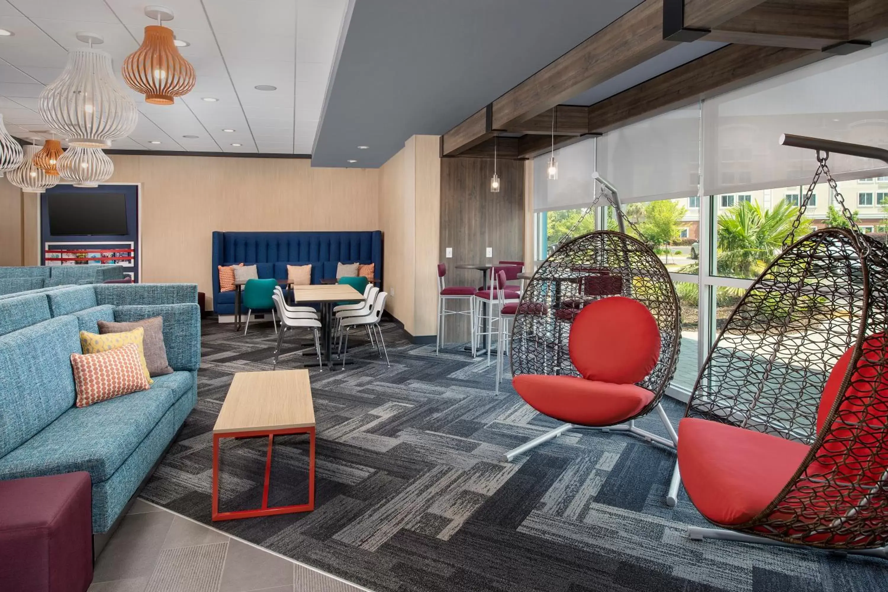 Lobby or reception, Lounge/Bar in Tru By Hilton Charleston Ashley Phosphate, Sc