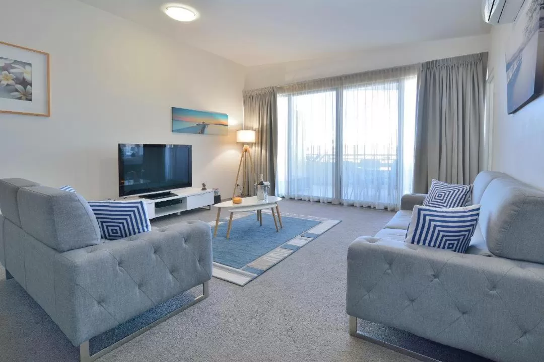 Boathouse Resort (Water Front)