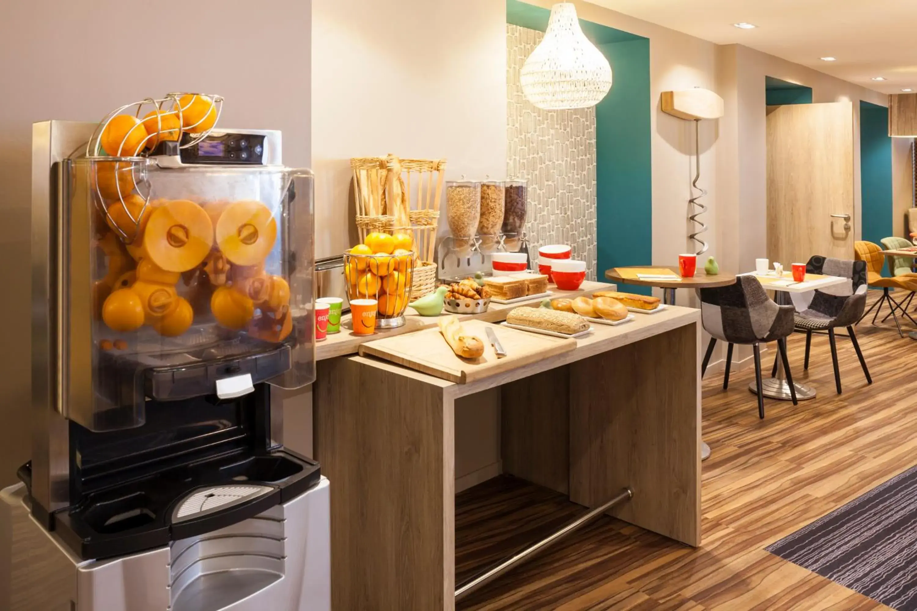 Restaurant/places to eat in ibis Styles Chaumont Centre Gare