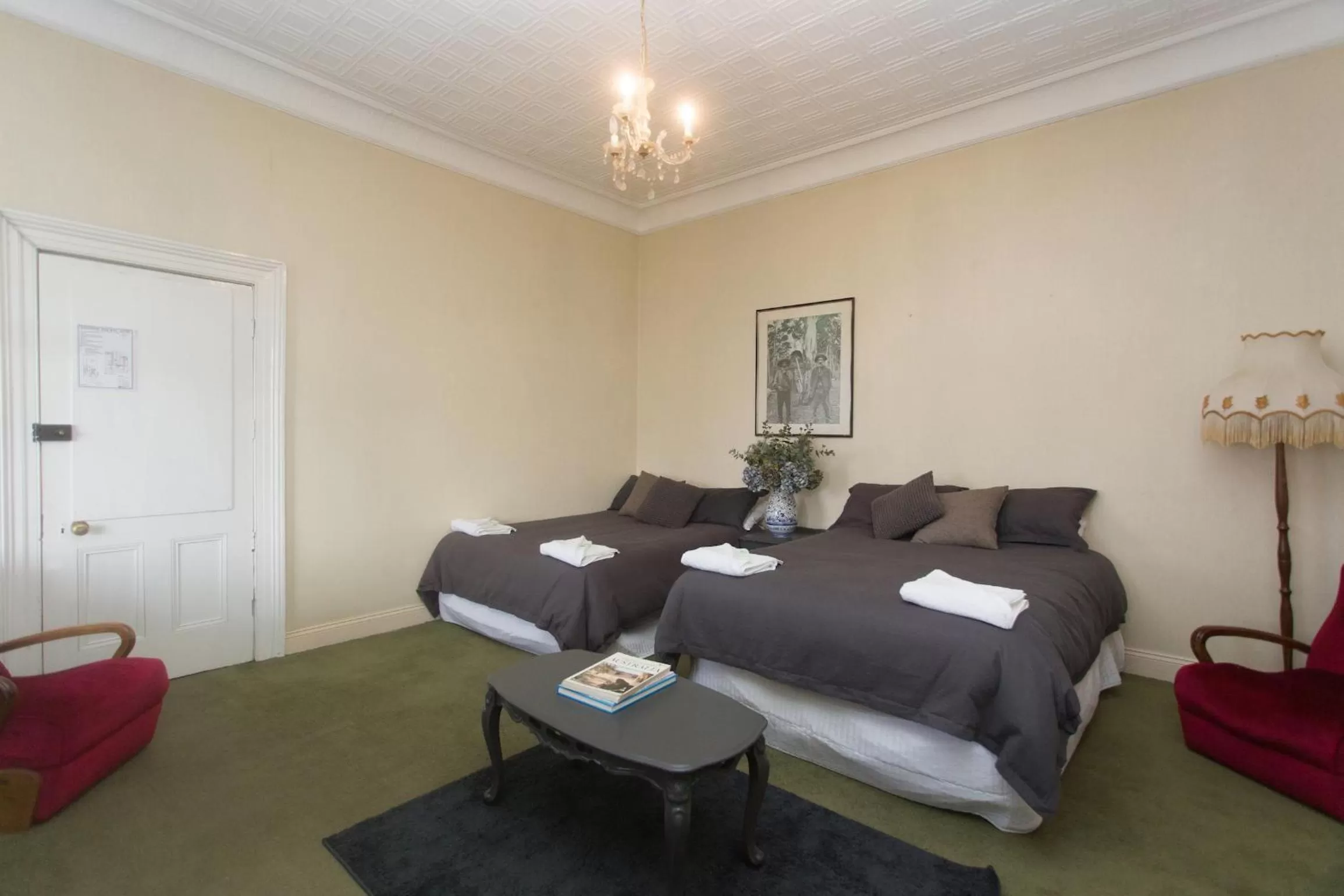 Bedroom in Southern Railway Hotel Goulburn