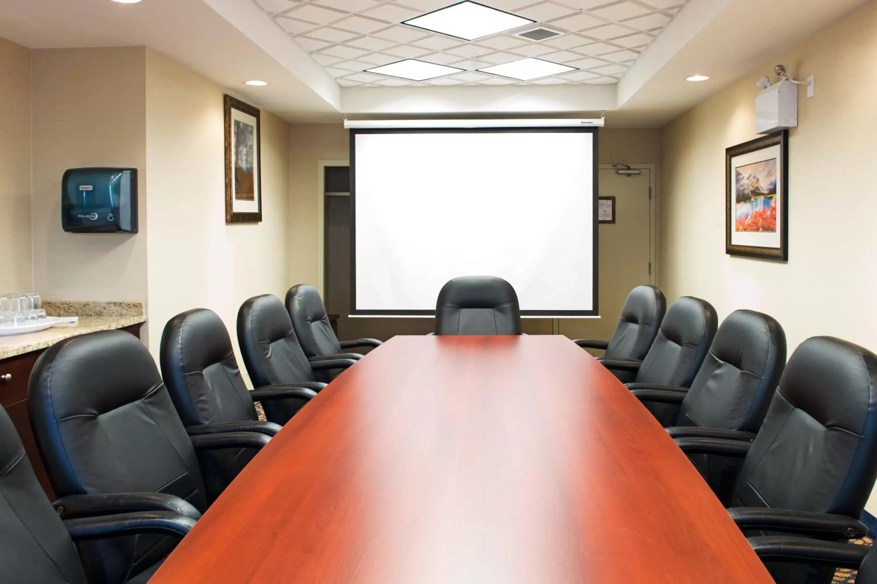 Meeting/conference room in Holiday Inn Express Hotel & Suites Edson, an IHG Hotel