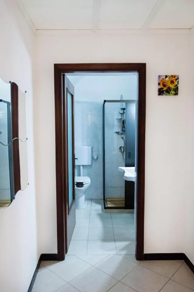 Shower in La Gardenia