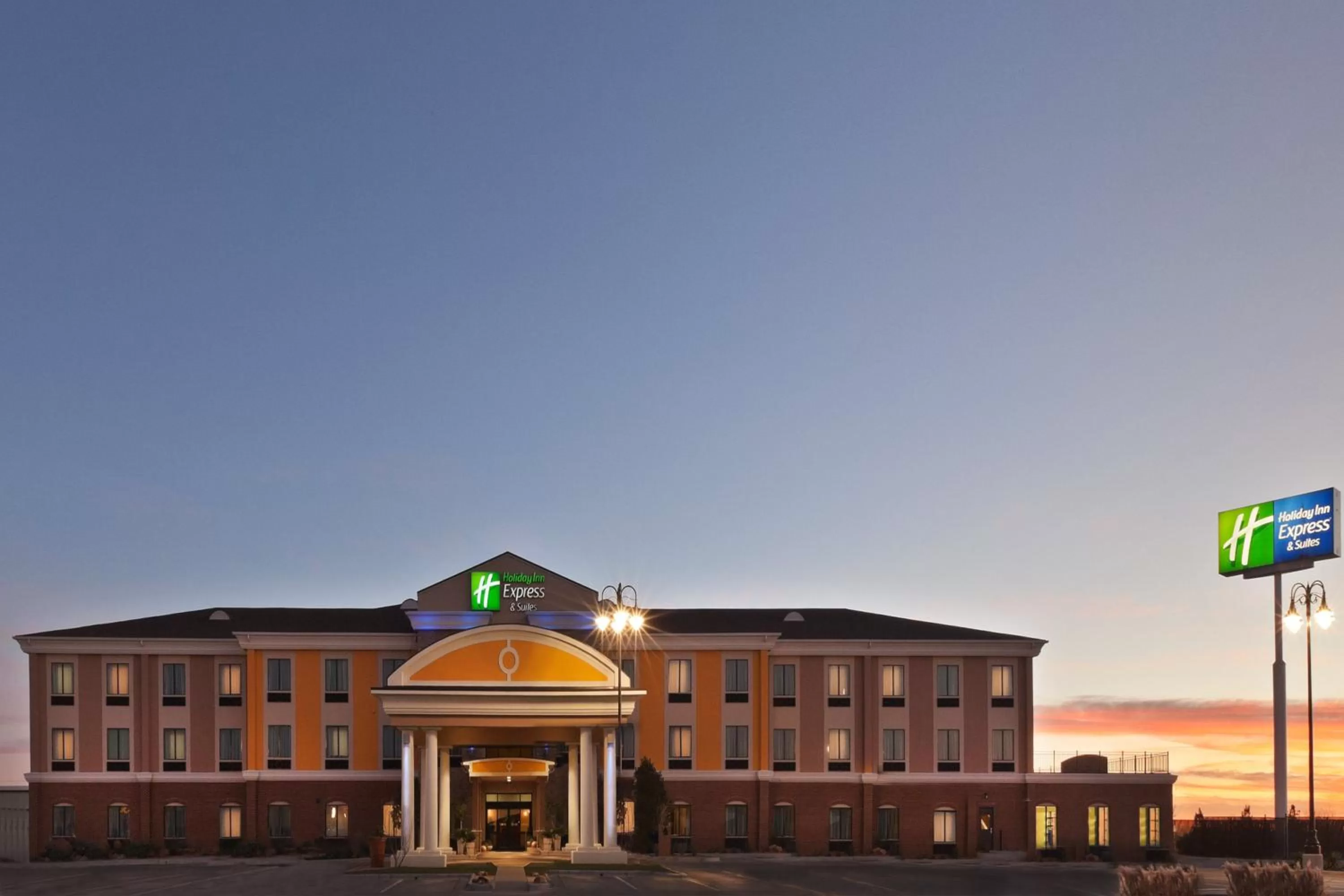Property building in Holiday Inn Express & Suites Lubbock Southwest – Wolfforth by IHG