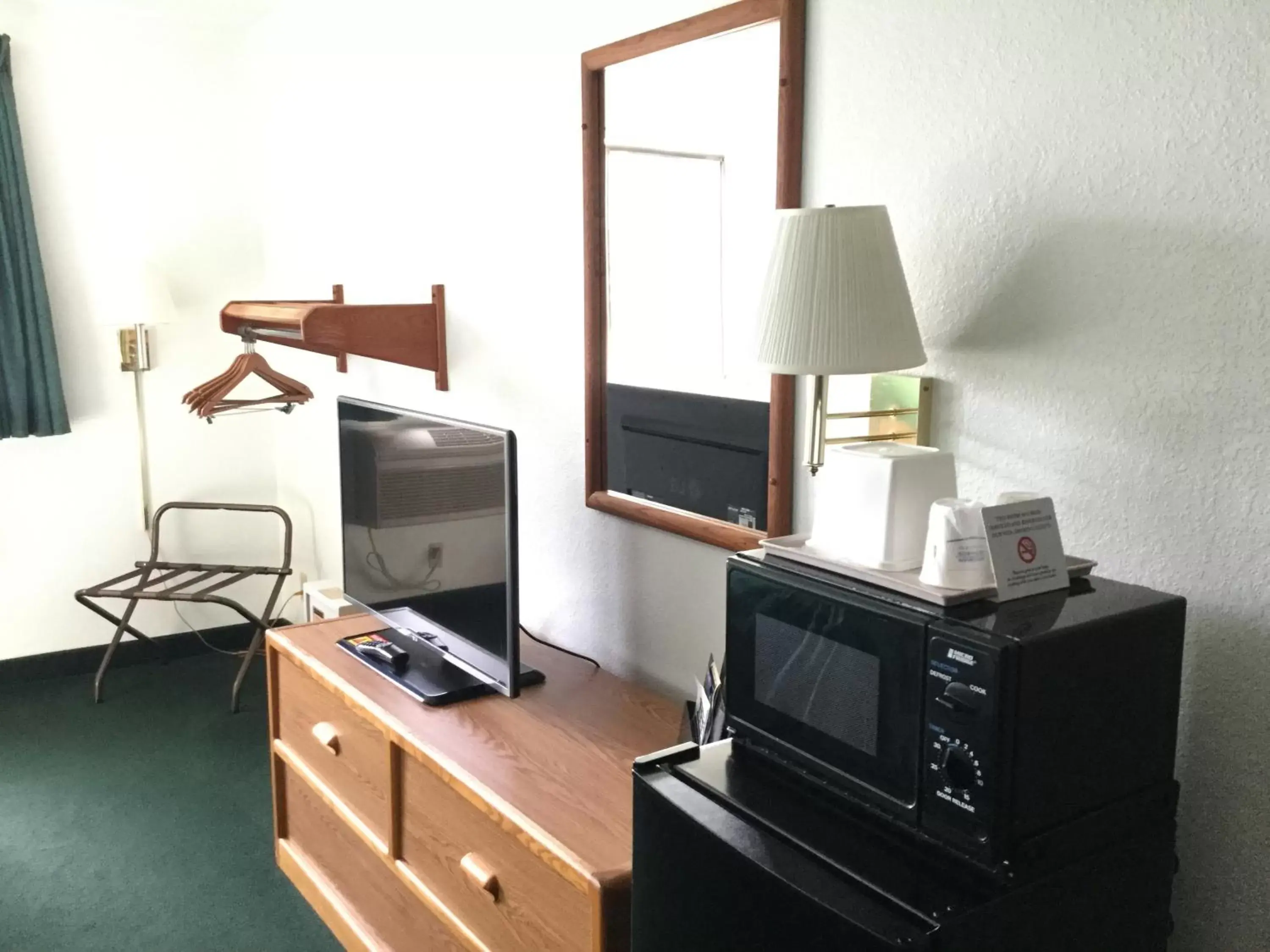 TV/Entertainment Center in Super 8 by Wyndham New Stanton