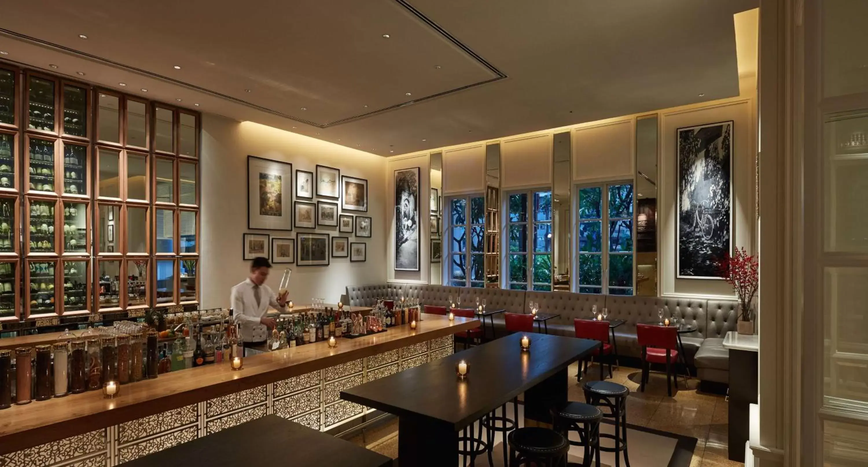 Lounge or bar, Restaurant/Places to Eat in Park Hyatt Saigon