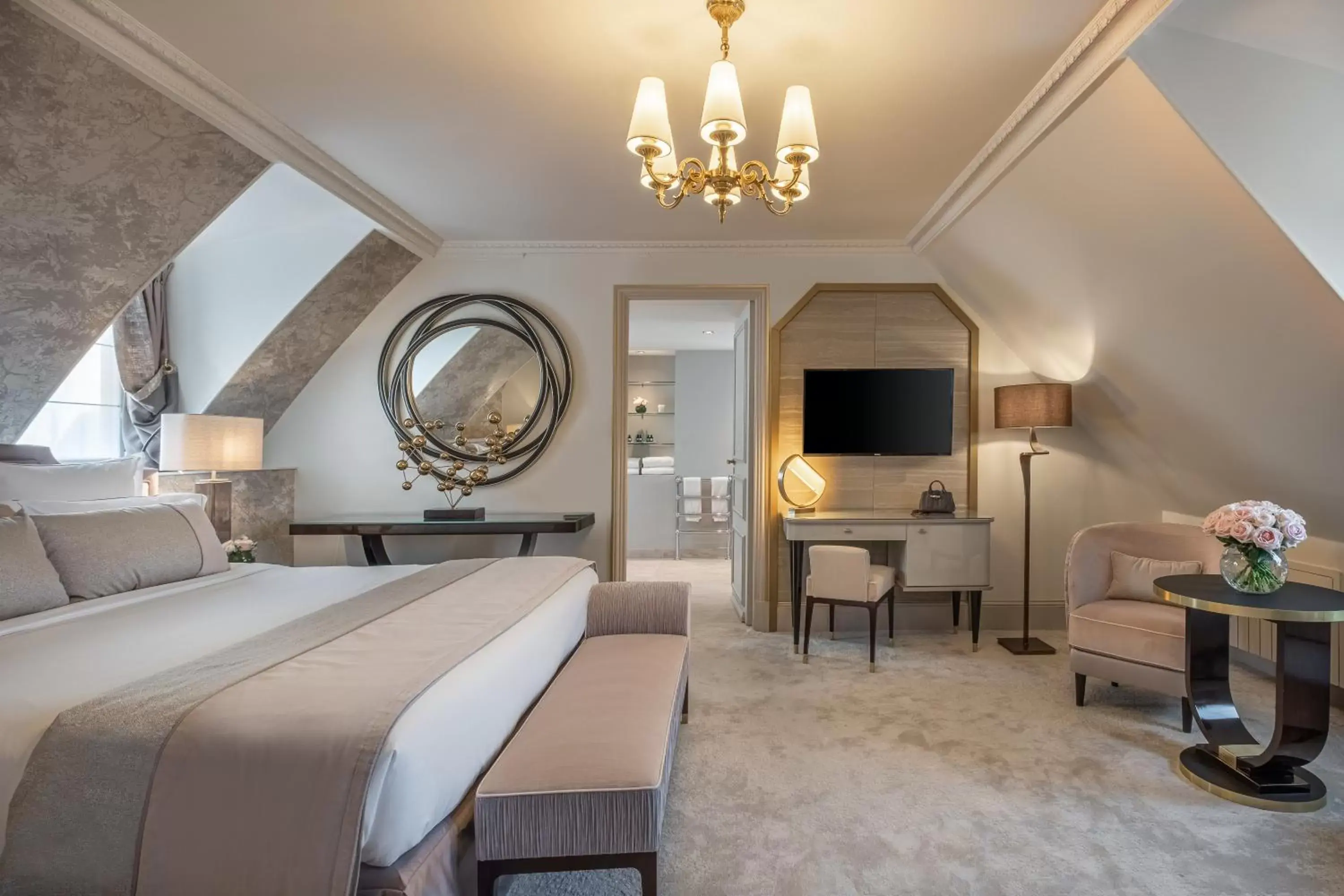 Photo of the whole room, TV/Entertainment Center in Hôtel Elysia by Inwood Hotels