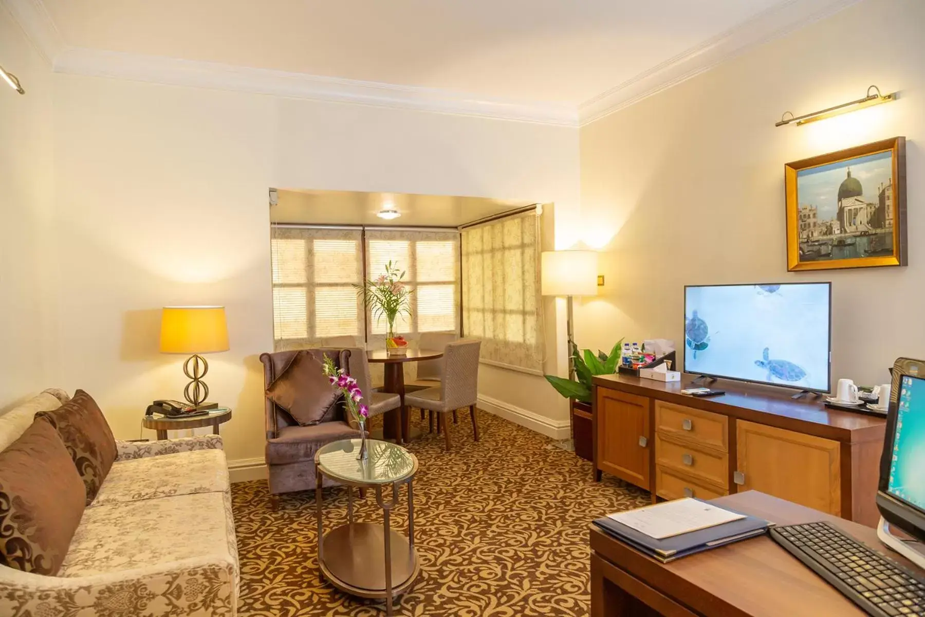 TV and multimedia, Seating Area in Royal Park Residence Hotel