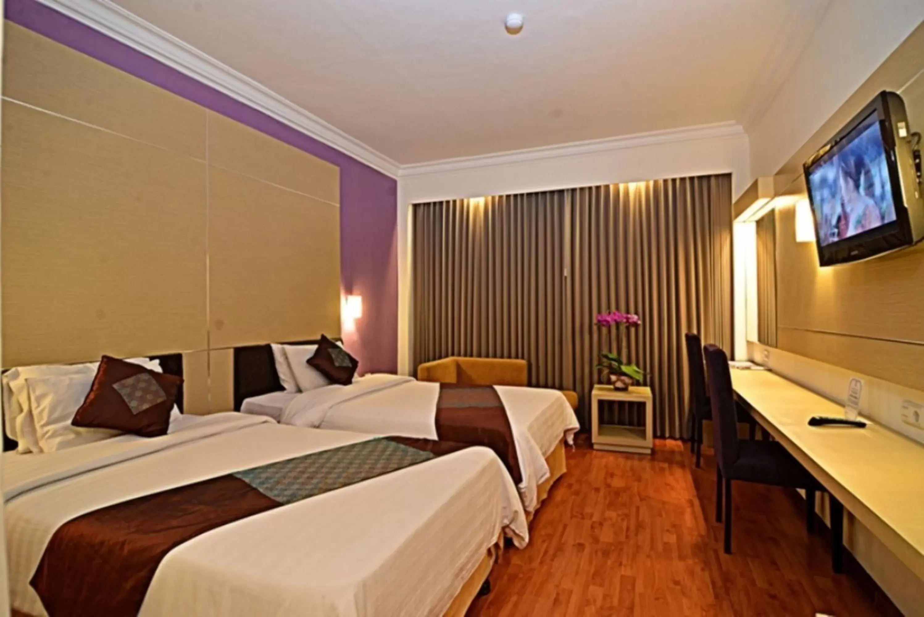 Bedroom, Bed in Grand Inna Tunjungan