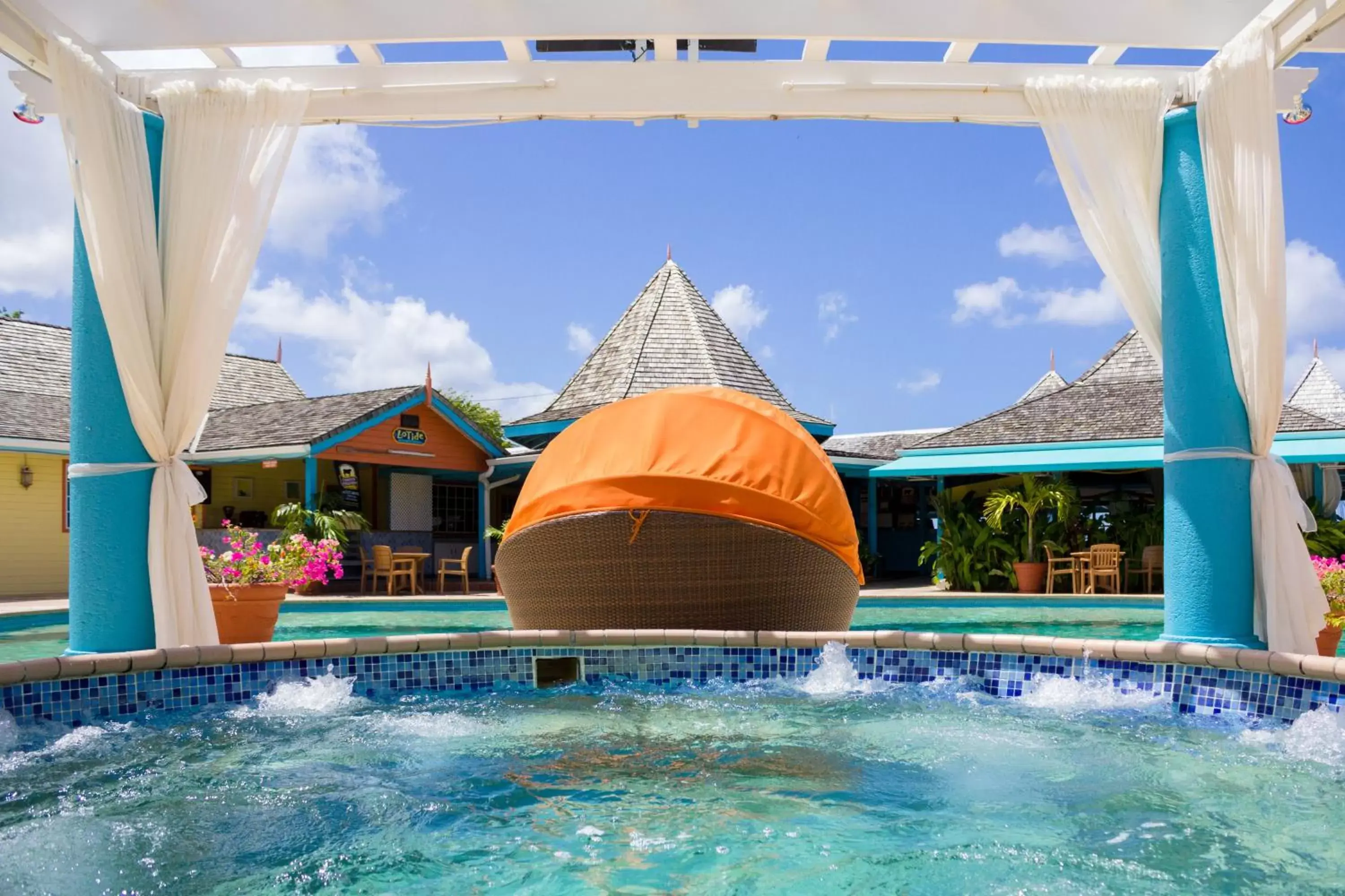 Swimming pool in Bay Gardens Beach Resort & Spa Swimming pool in Bay Gardens Beach Resort & Spa