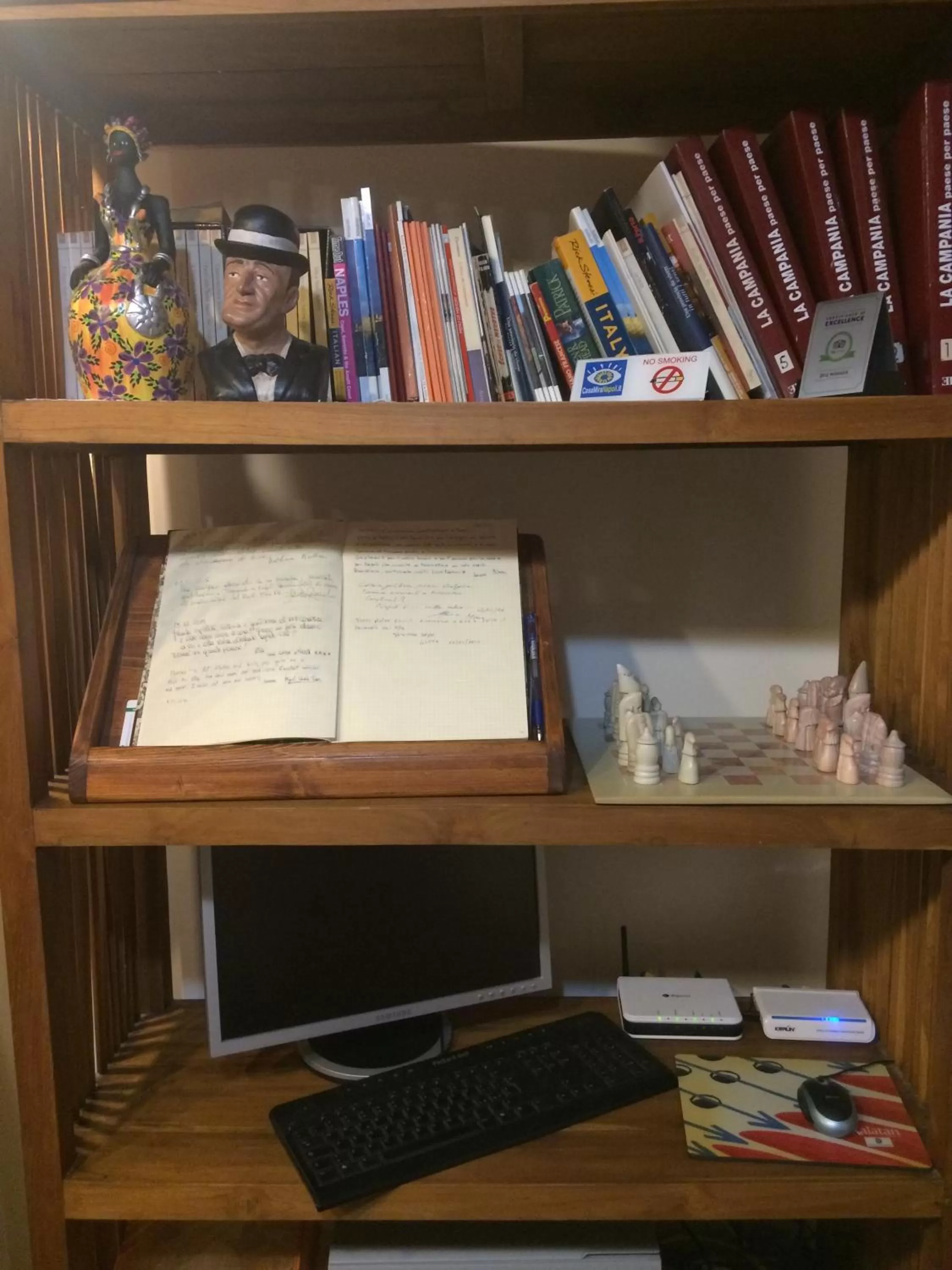 Library in B&B Casamiranapoli