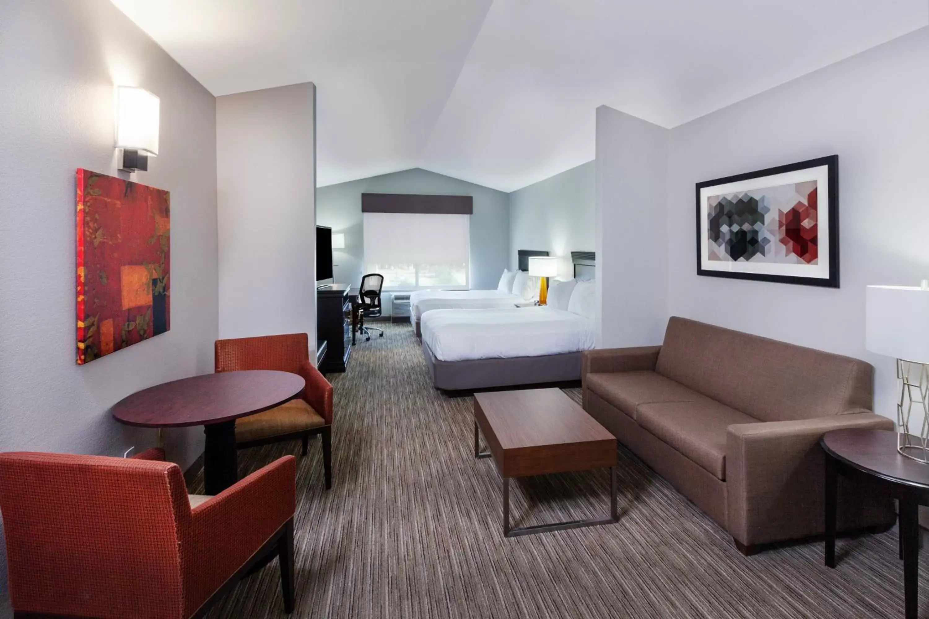 Photo of the whole room, Seating Area in Holiday Inn Express Hotel and Suites Shreveport South Park Plaza, an IHG Hotel