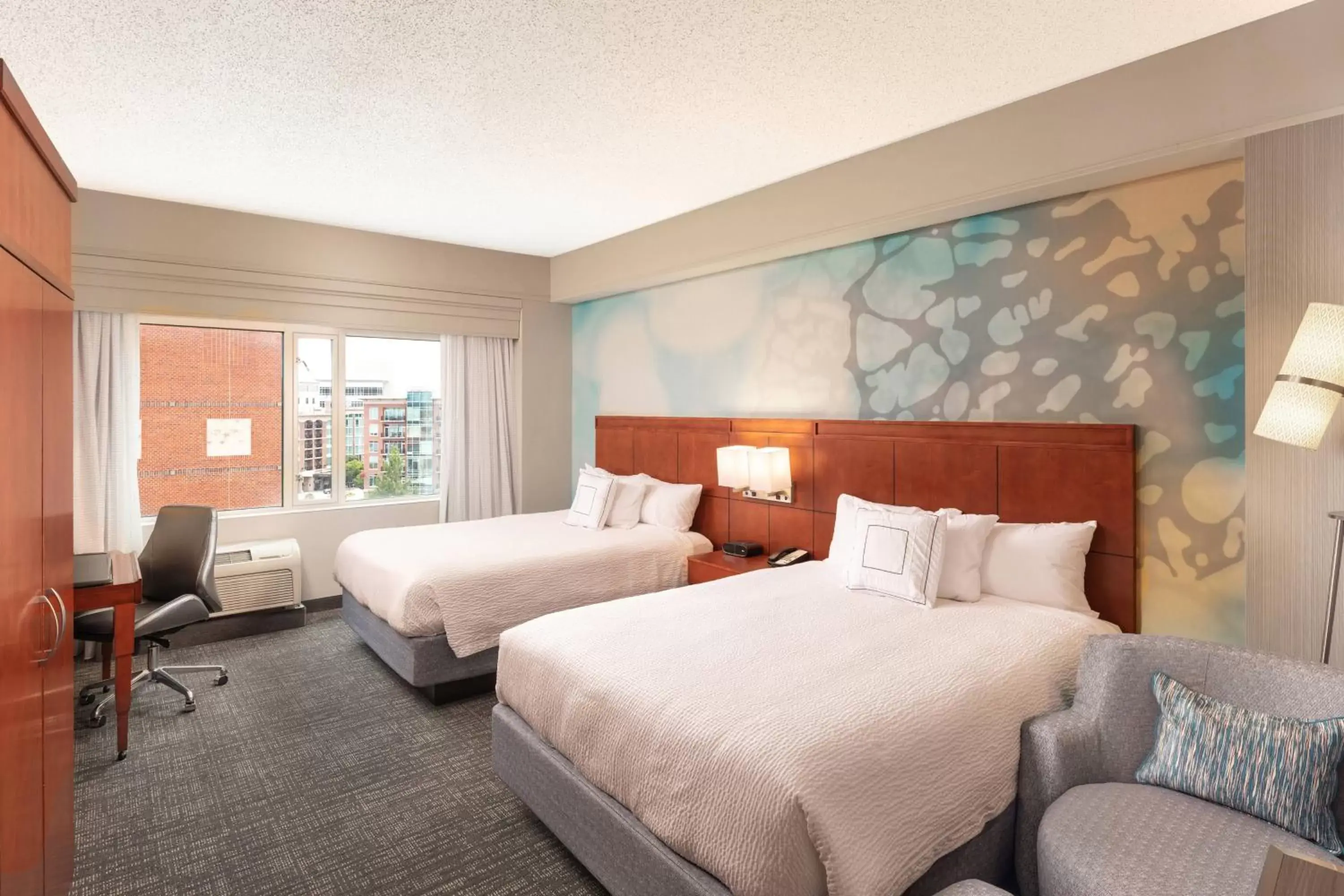 Photo of the whole room, Bed in Courtyard by Marriott Greenville Downtown