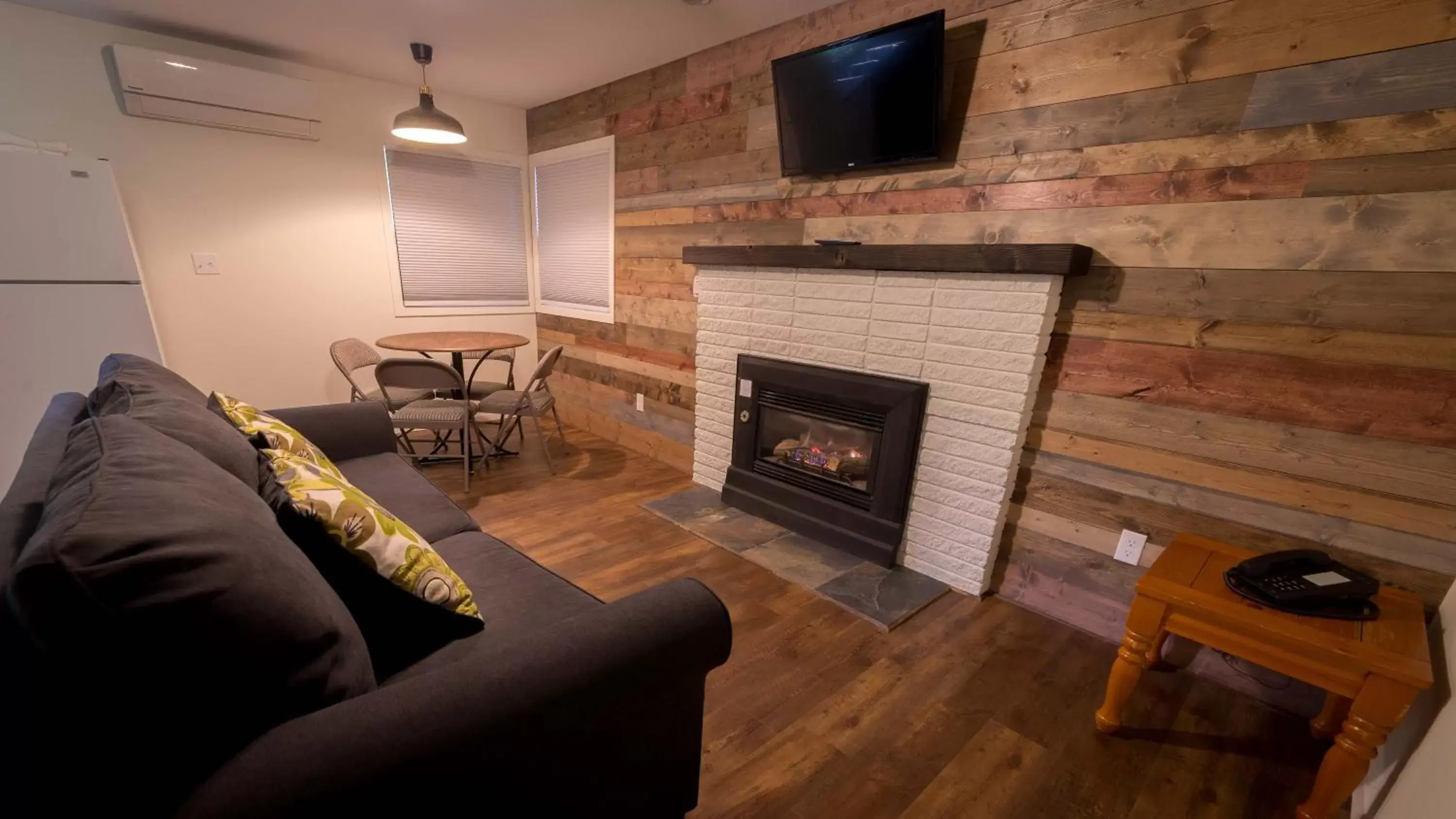 Living room, Seating Area in Eagle Cap Chalets