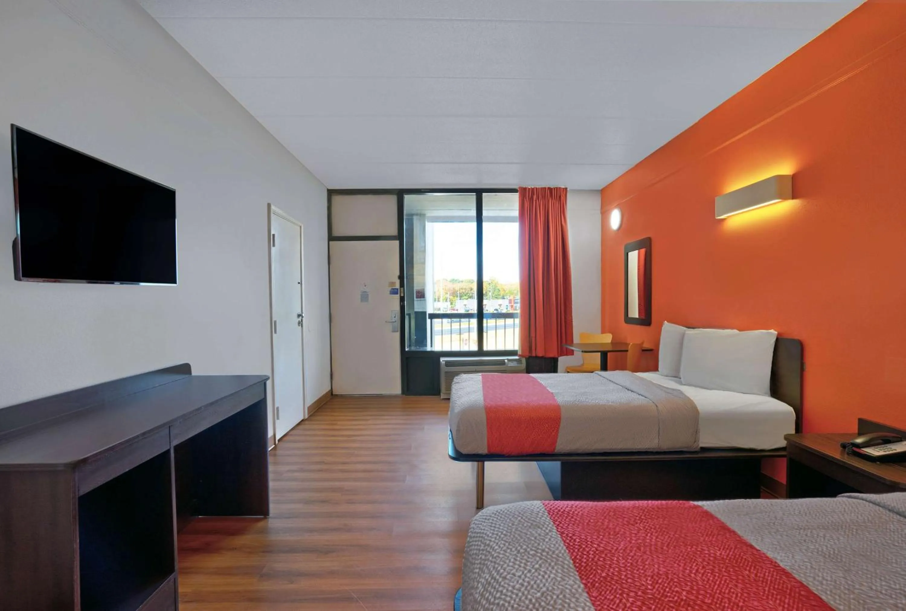 Photo of the whole room, Bed in Motel 6-Seaford, DE