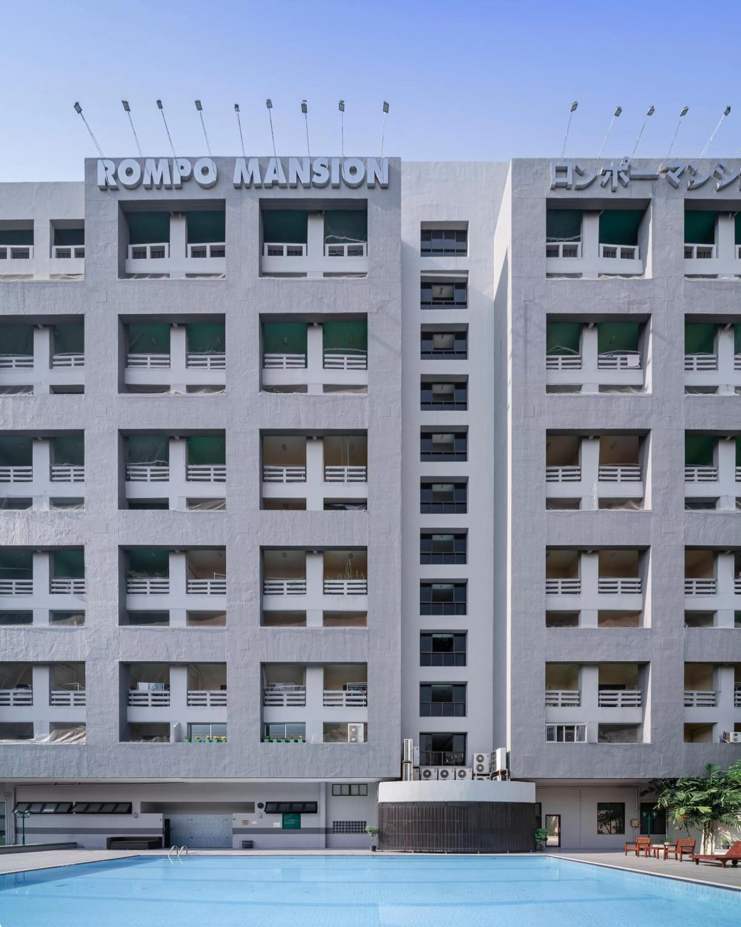 Swimming pool in At 115 Hotel By Rompo