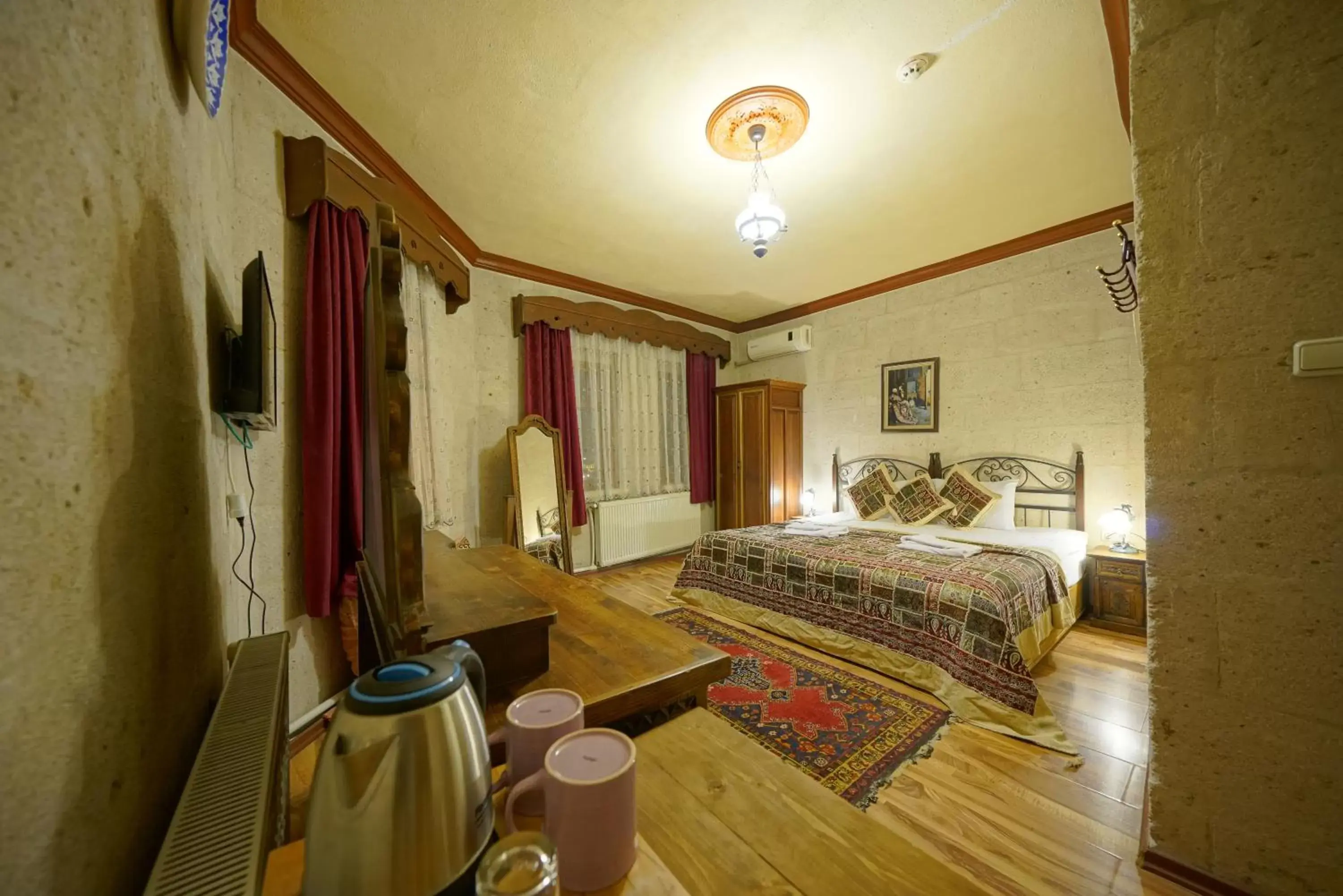 Coffee/tea facilities, Bed in Arch Palace Coffee/tea facilities, Bed in Arch Palace