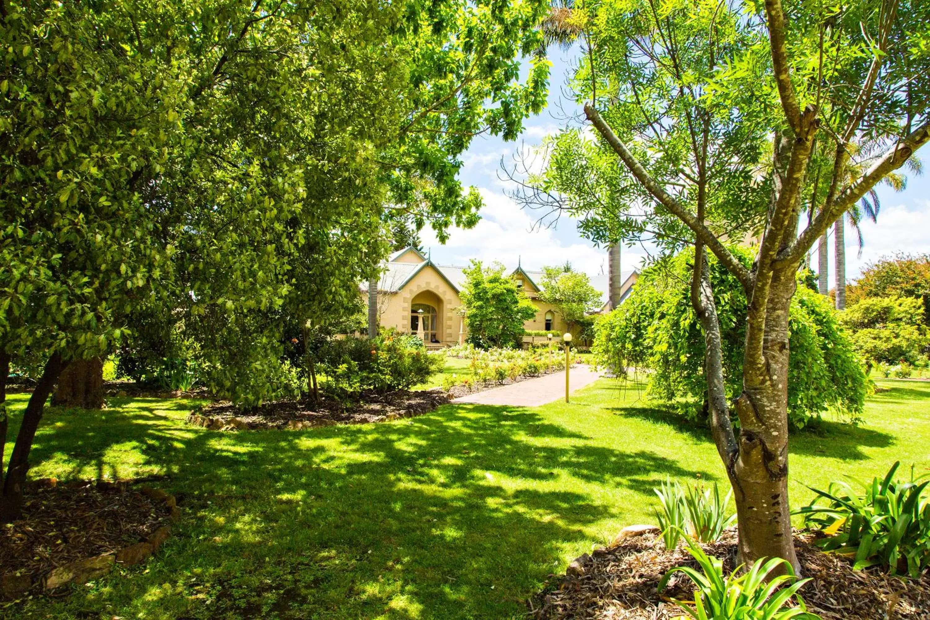 Garden in Seahorse Inn Hotel & Villas