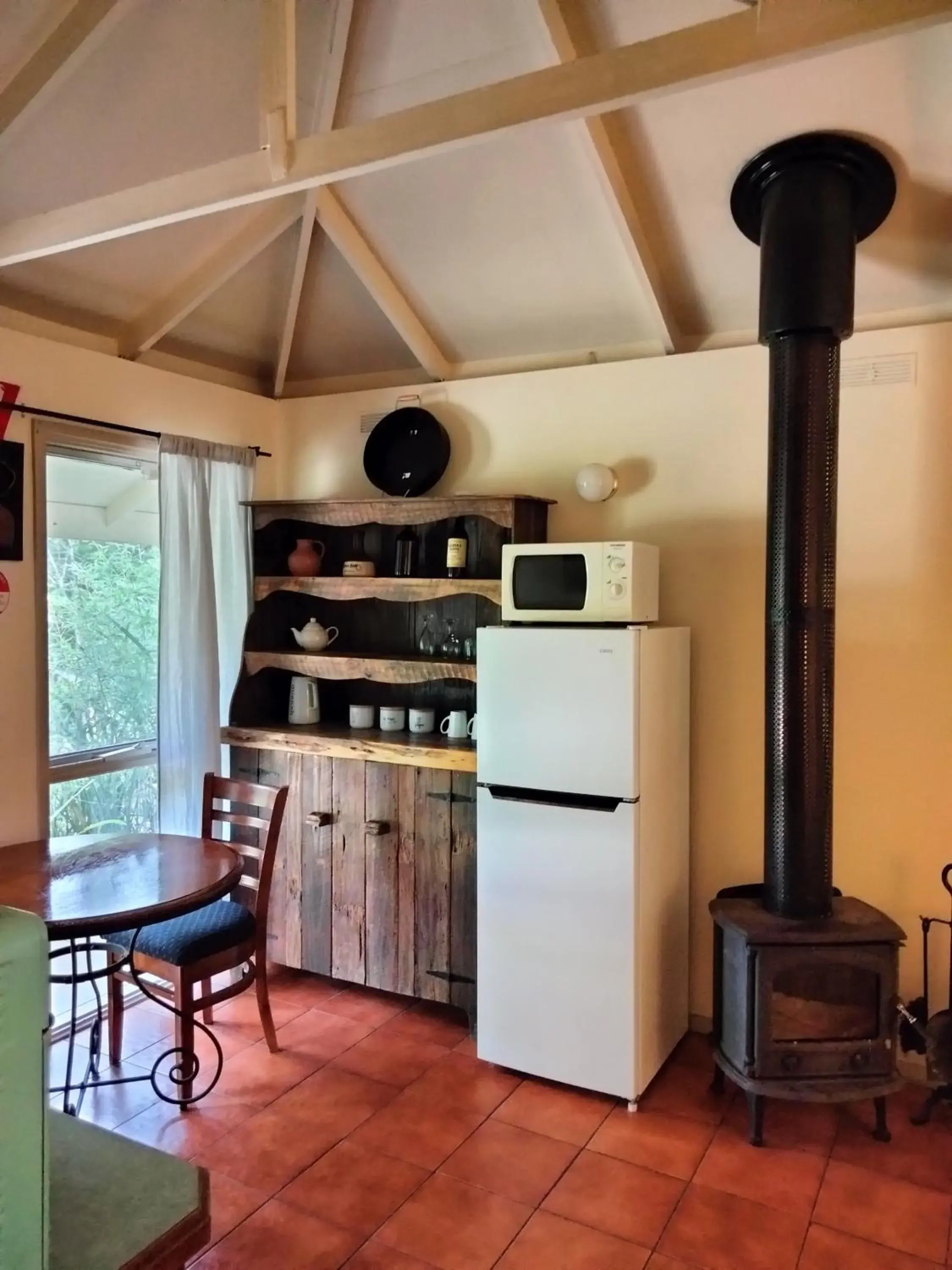 Kitchen/Kitchenette in Kalimna Woods Cottages