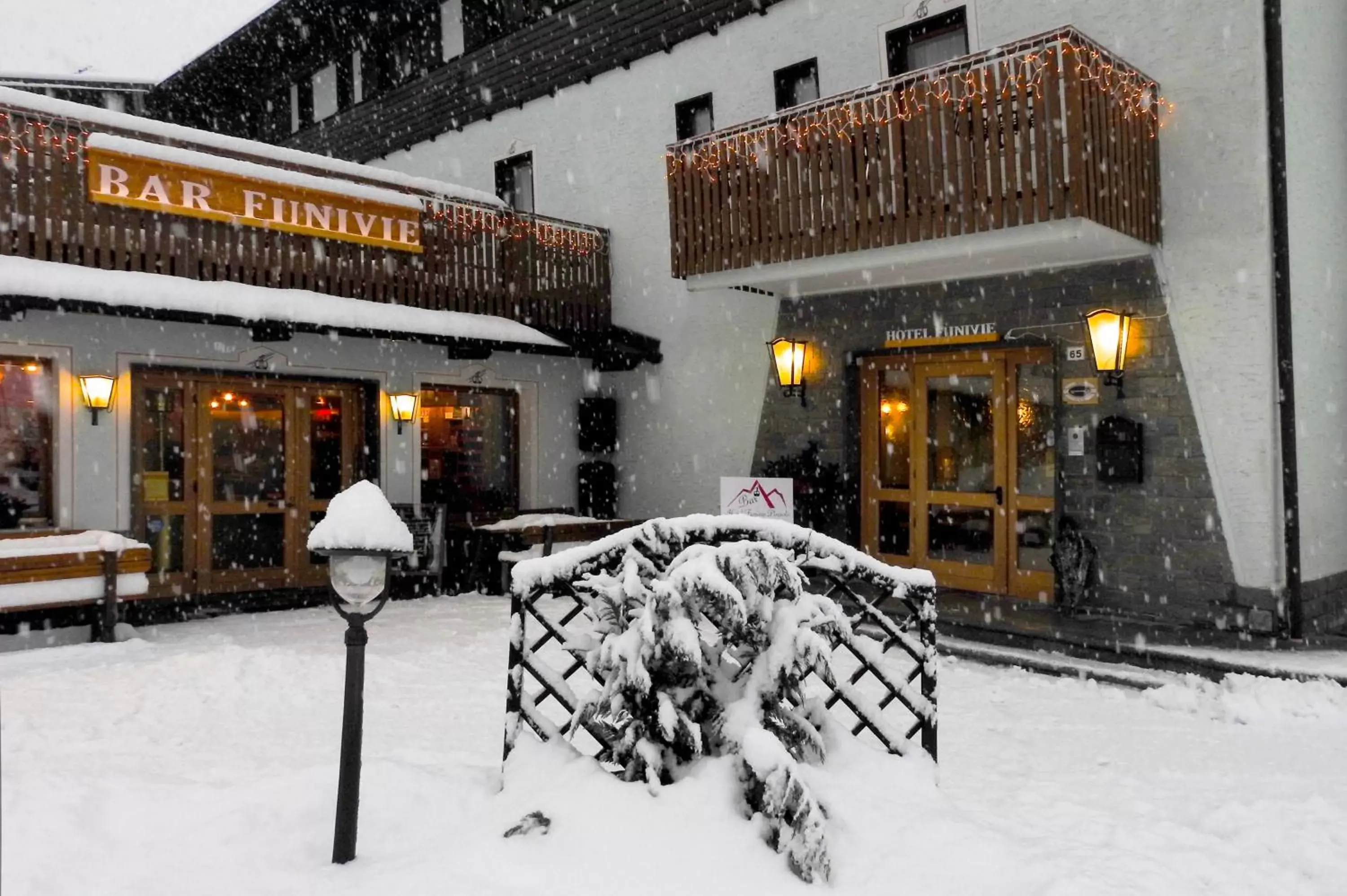 Property building, Winter in Casteluce Hotel Funivie