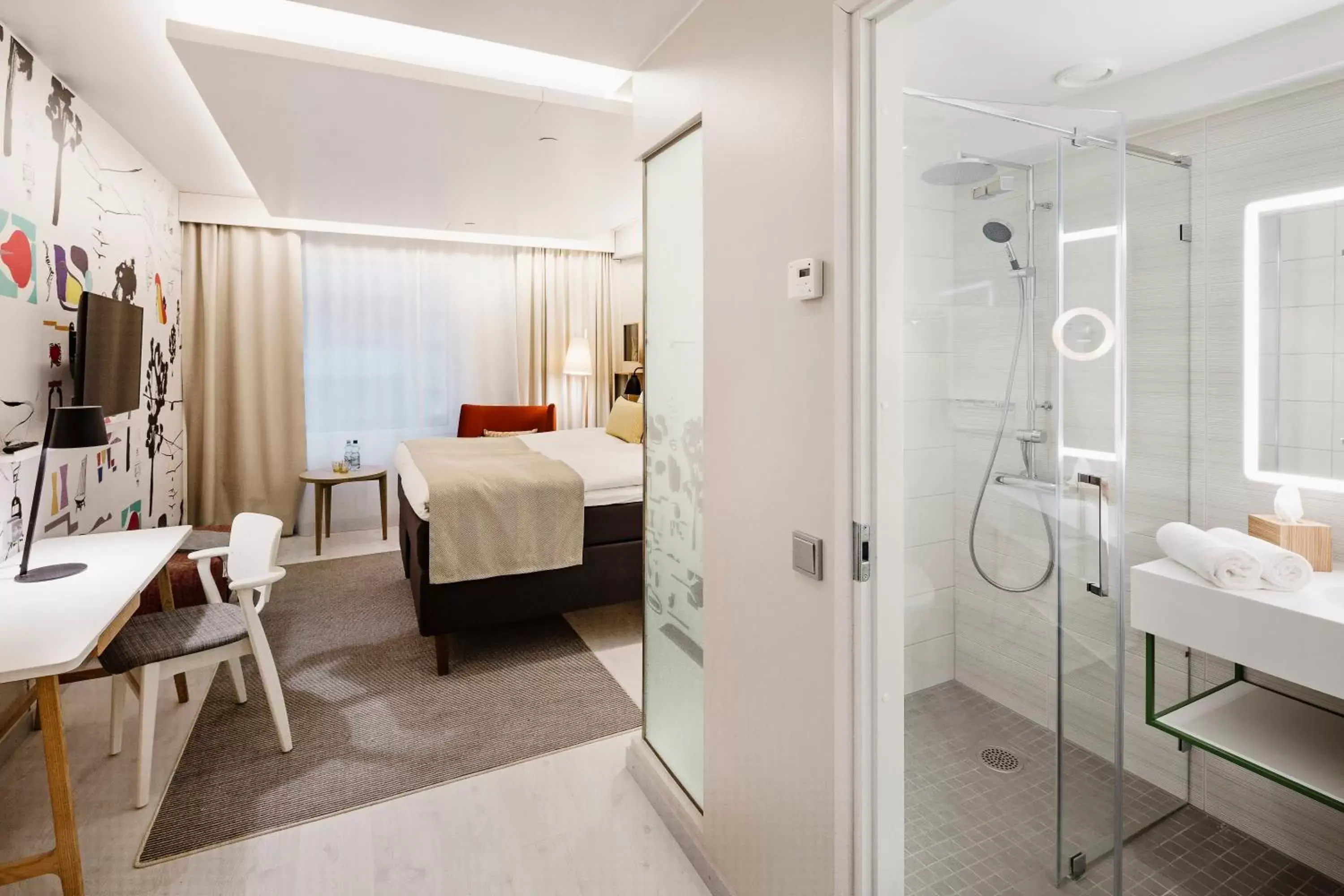 Photo of the whole room, Bathroom in Hotel Indigo Helsinki-Boulevard, an IHG Hotel