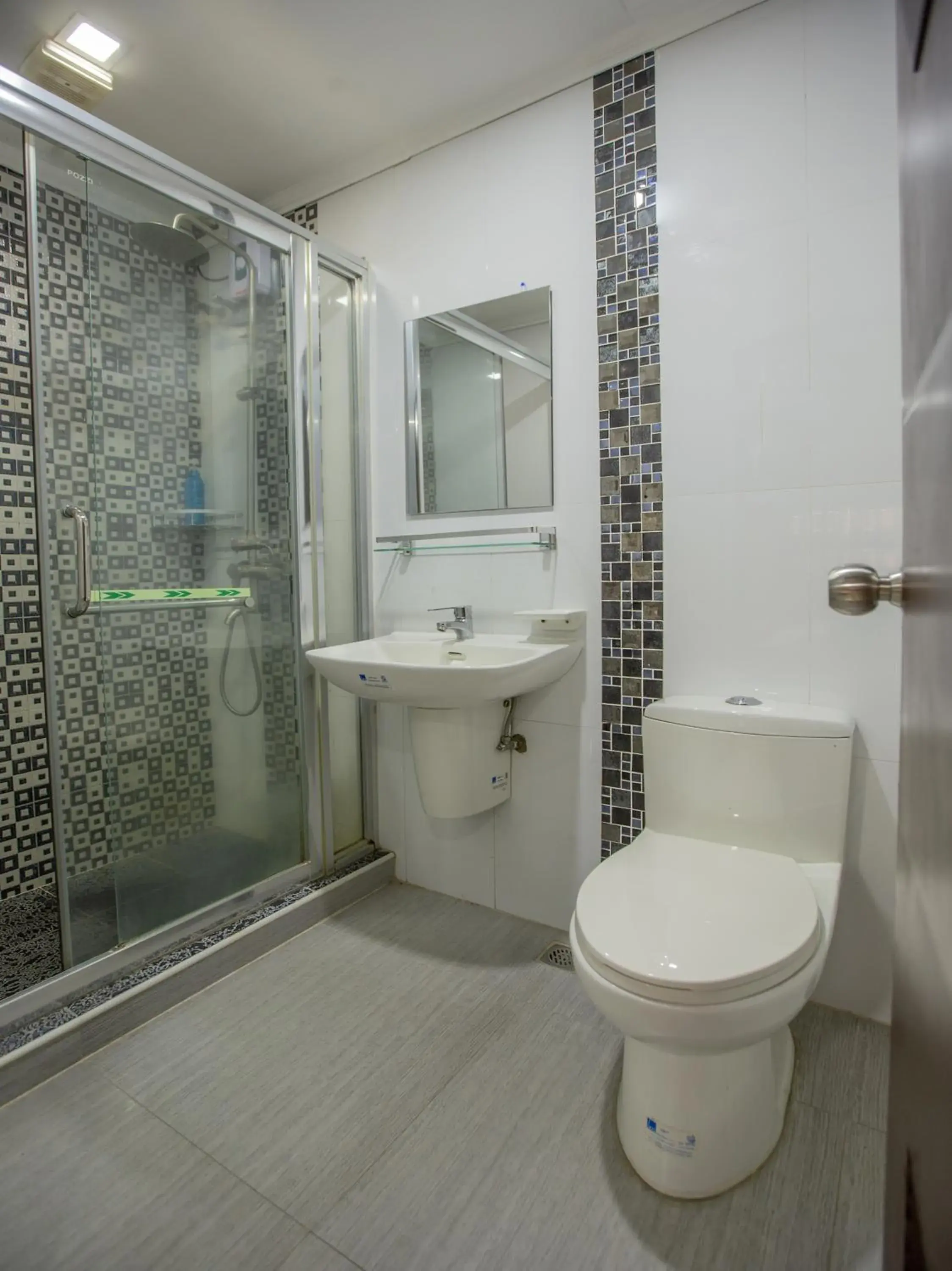 Bathroom in OYO 700 Pj Inn Hotel