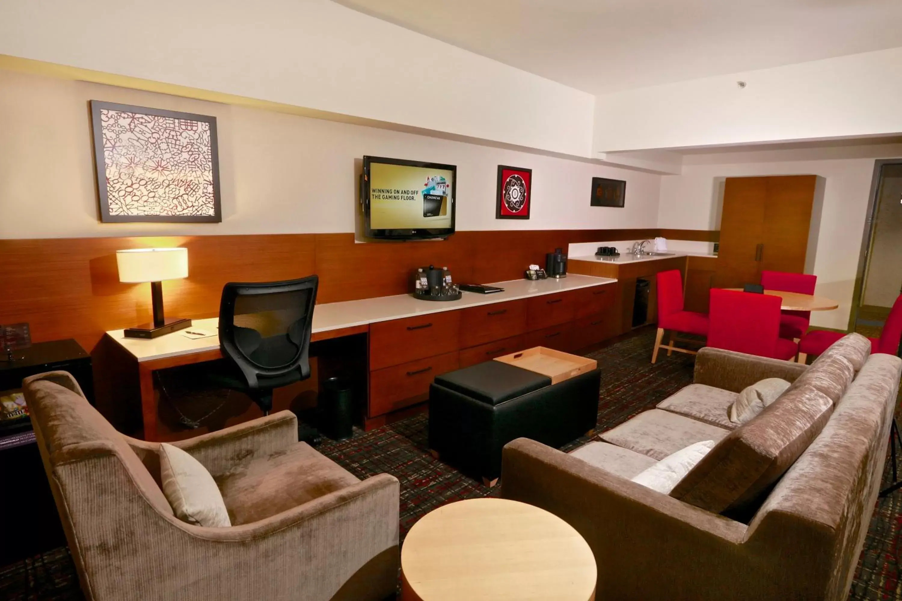 Living room, Lounge/Bar in Hard Rock Hotel & Casino Tulsa