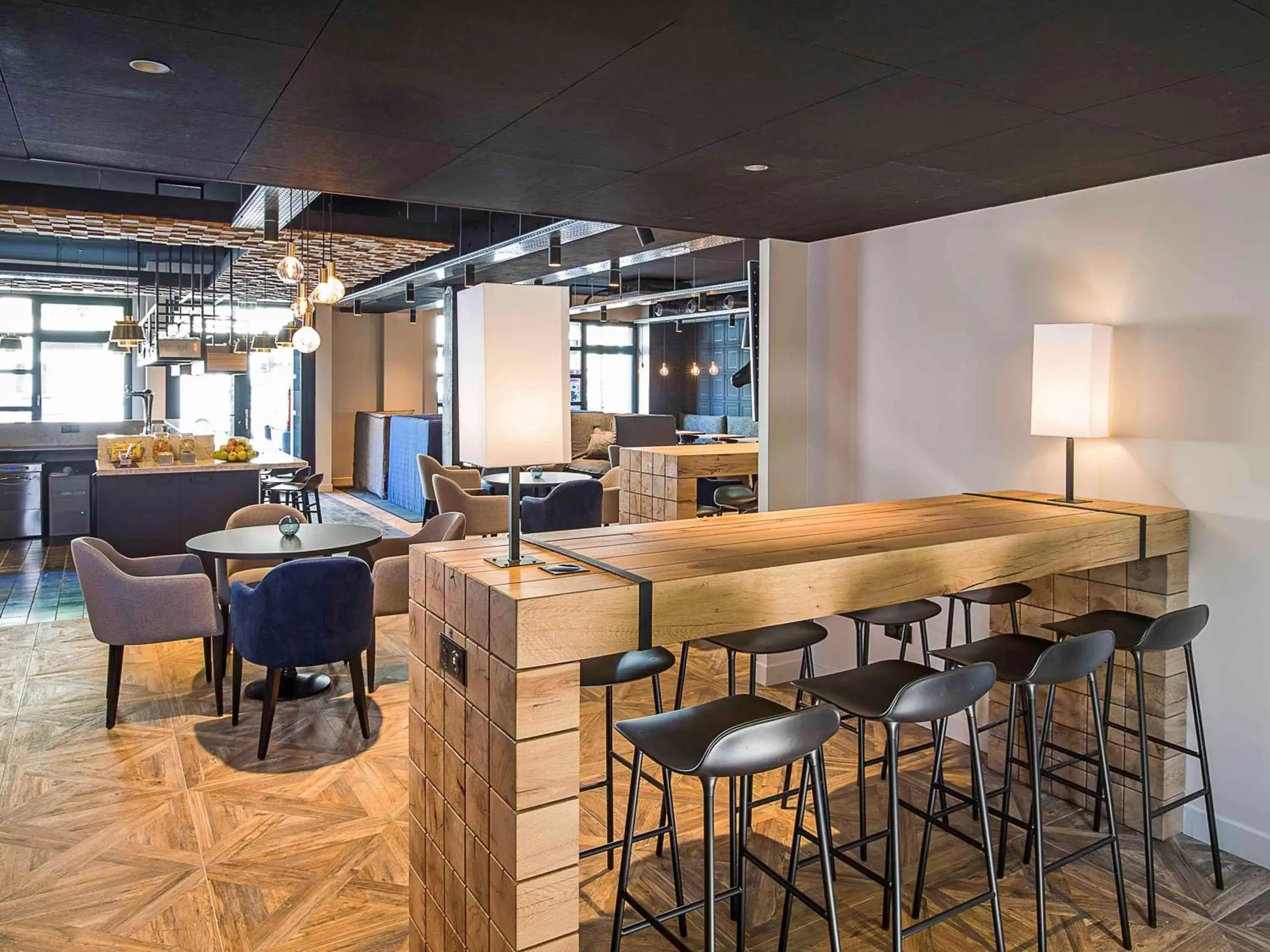 Lounge or bar, Lounge/Bar in ibis Styles Laval Centre Gare