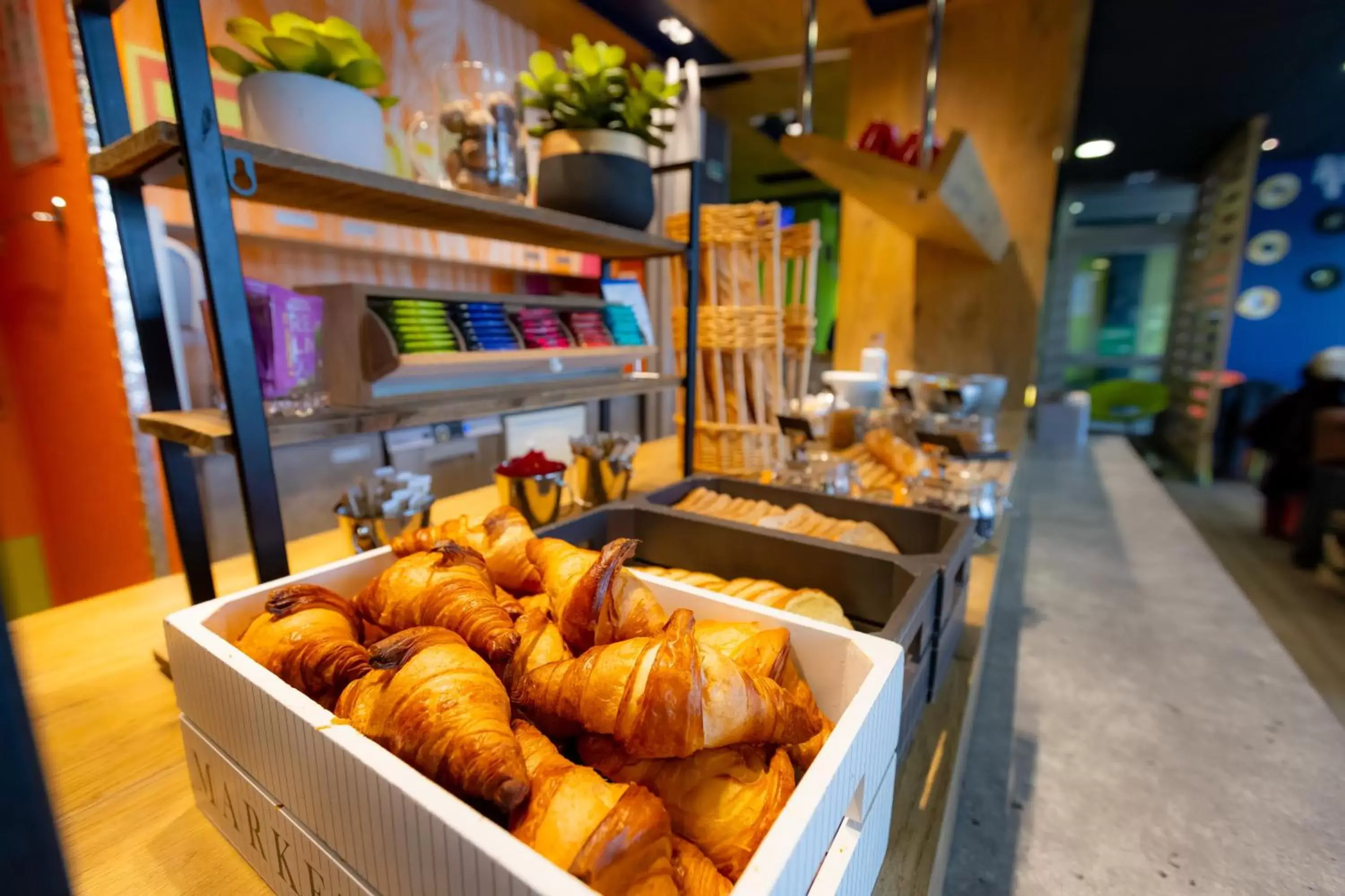 Buffet breakfast in ibis budget Besançon Centre Gare