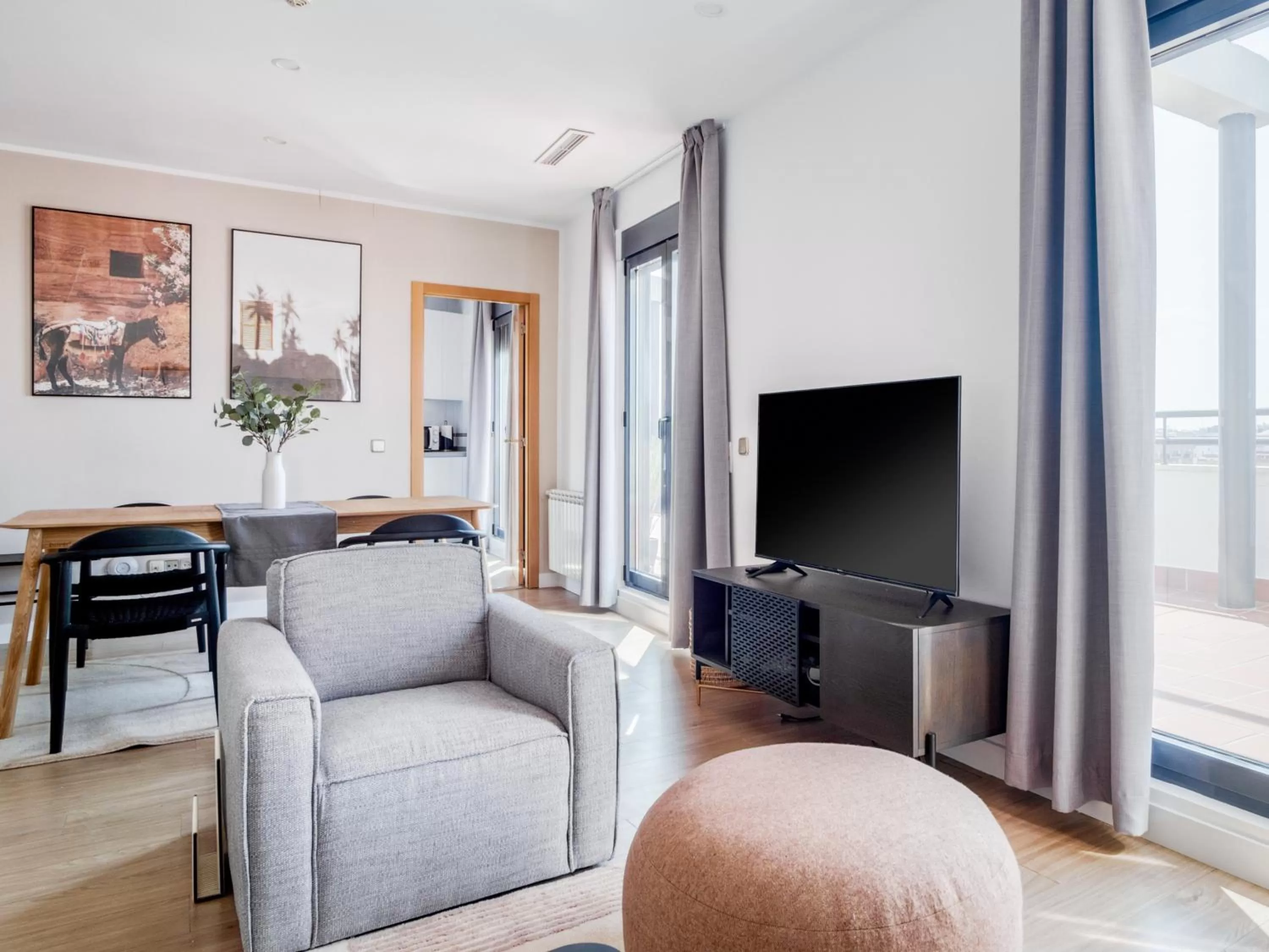 TV and multimedia in Limehome Madrid Calle de Don Ramón de la Cruz