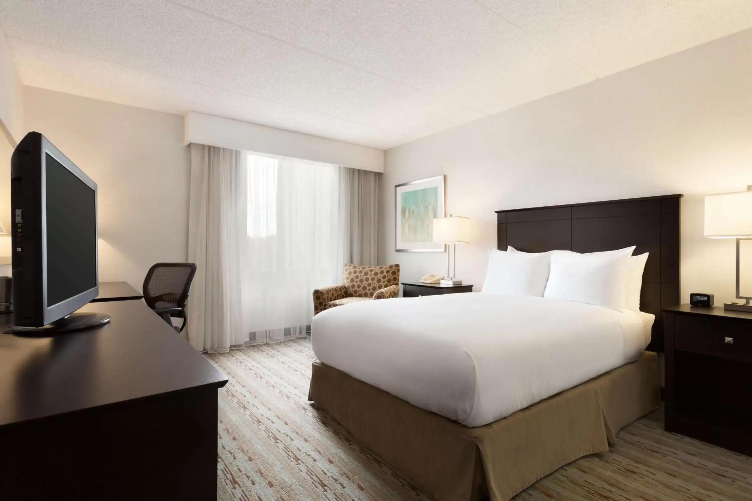 Bed in DoubleTree by Hilton Bradley International Airport