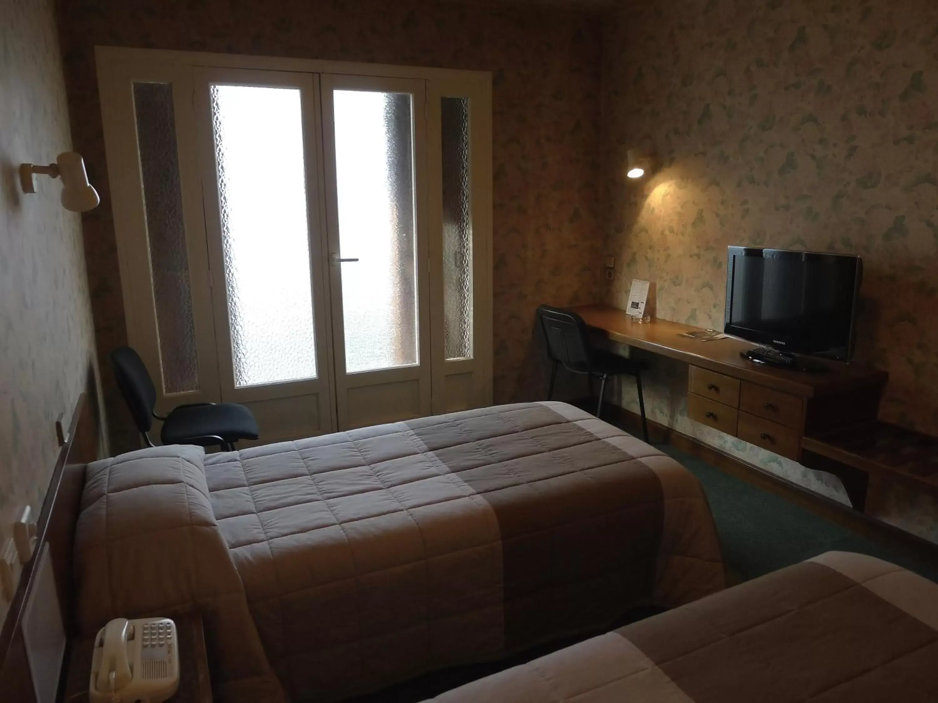 Photo of the whole room, Bed in Hôtel du Sablar