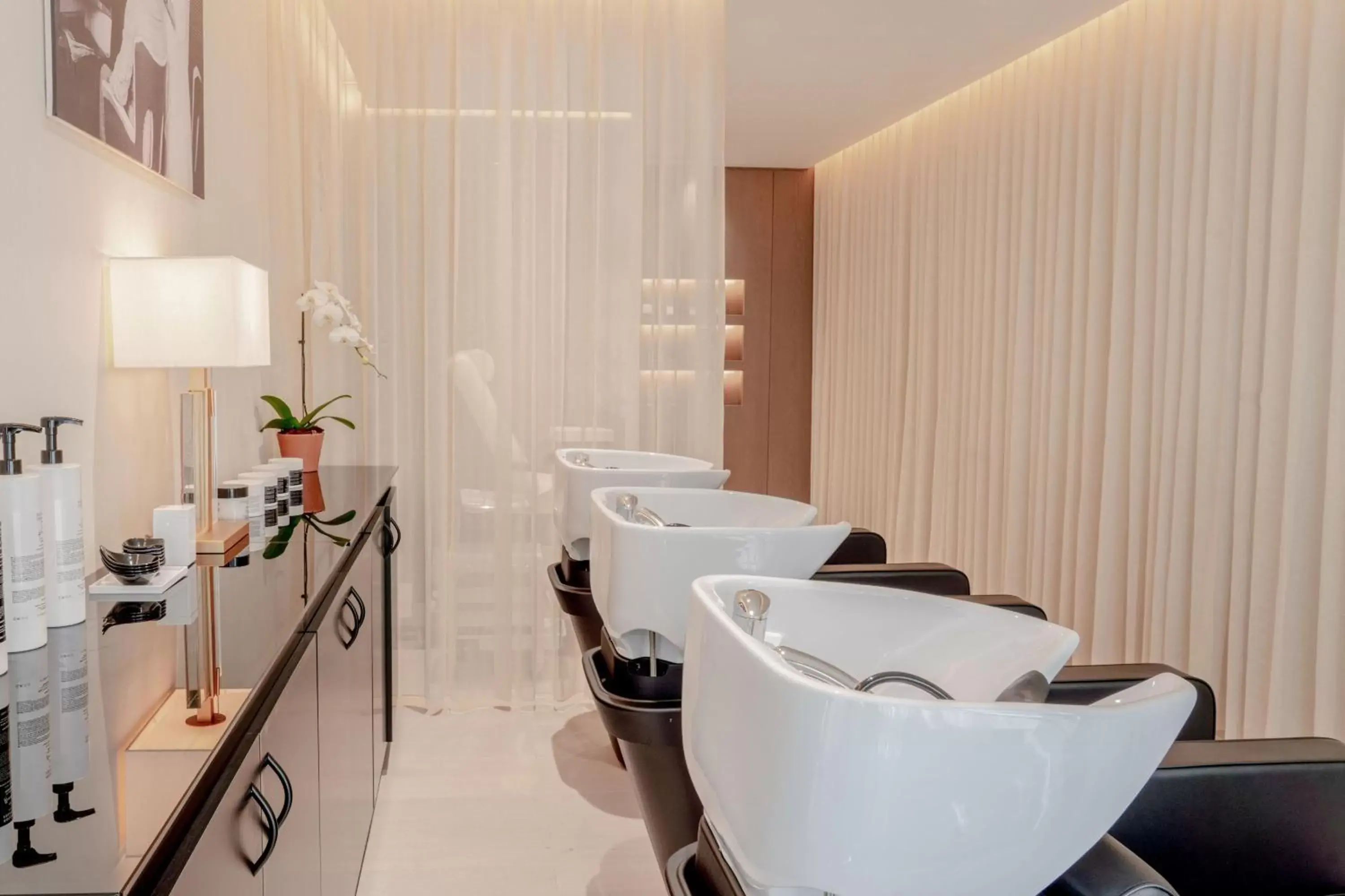 Spa and wellness centre/facilities, Bathroom in The Abu Dhabi EDITION