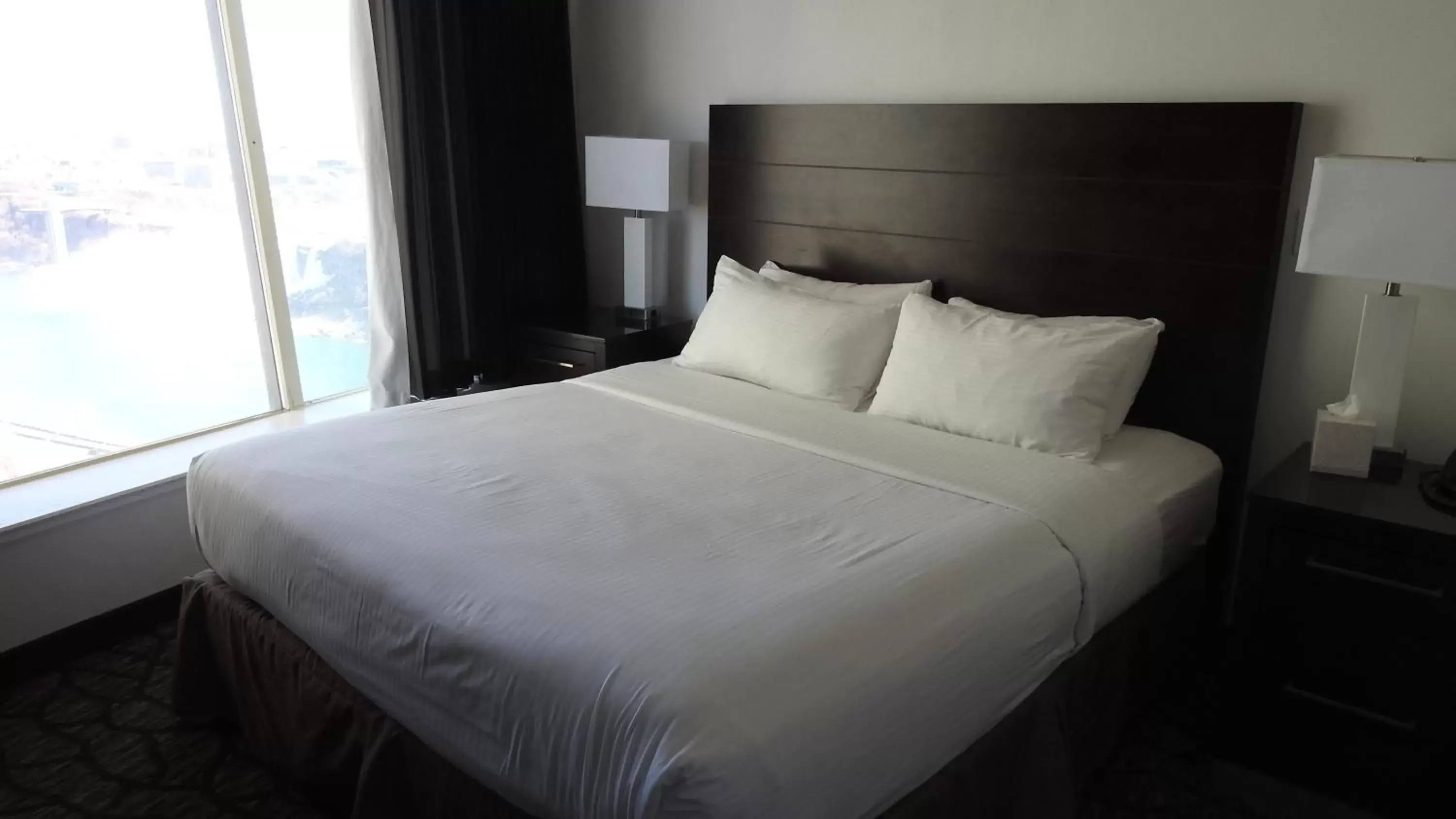 Bed in Tower Hotel at Fallsview