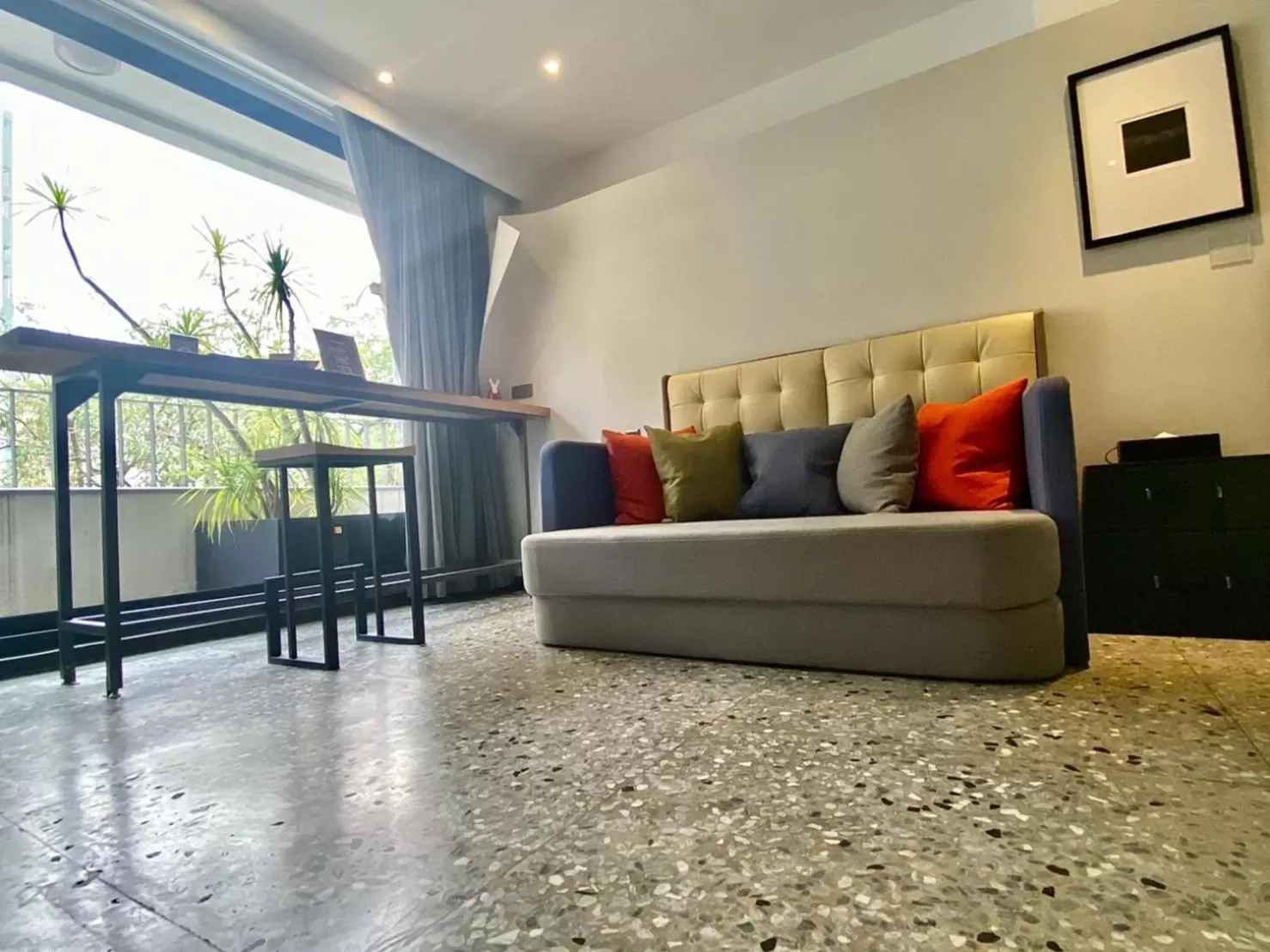 Photo of the whole room in 3 Door Hotel