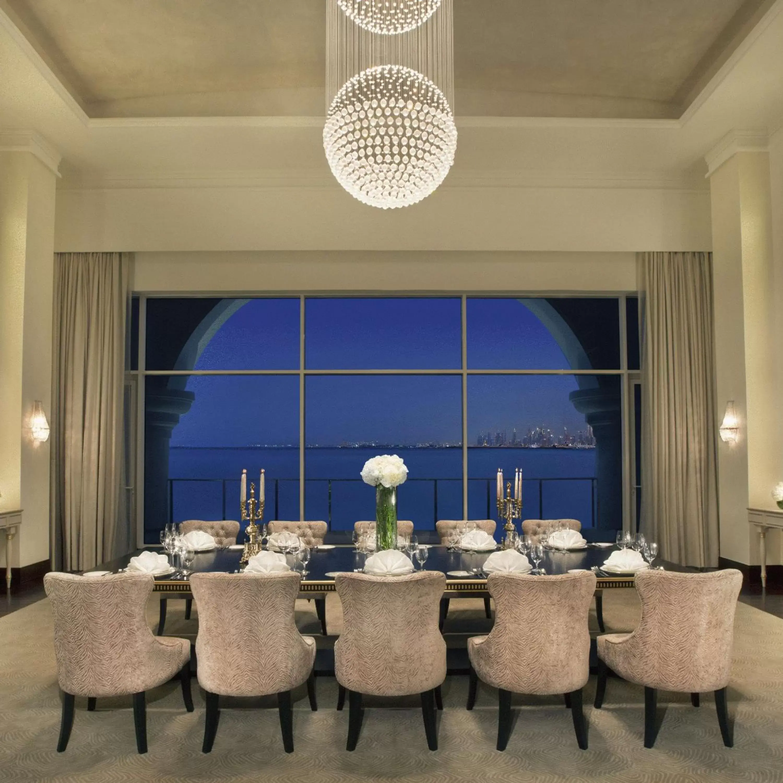Restaurant/places to eat in Waldorf Astoria Dubai Palm Jumeirah