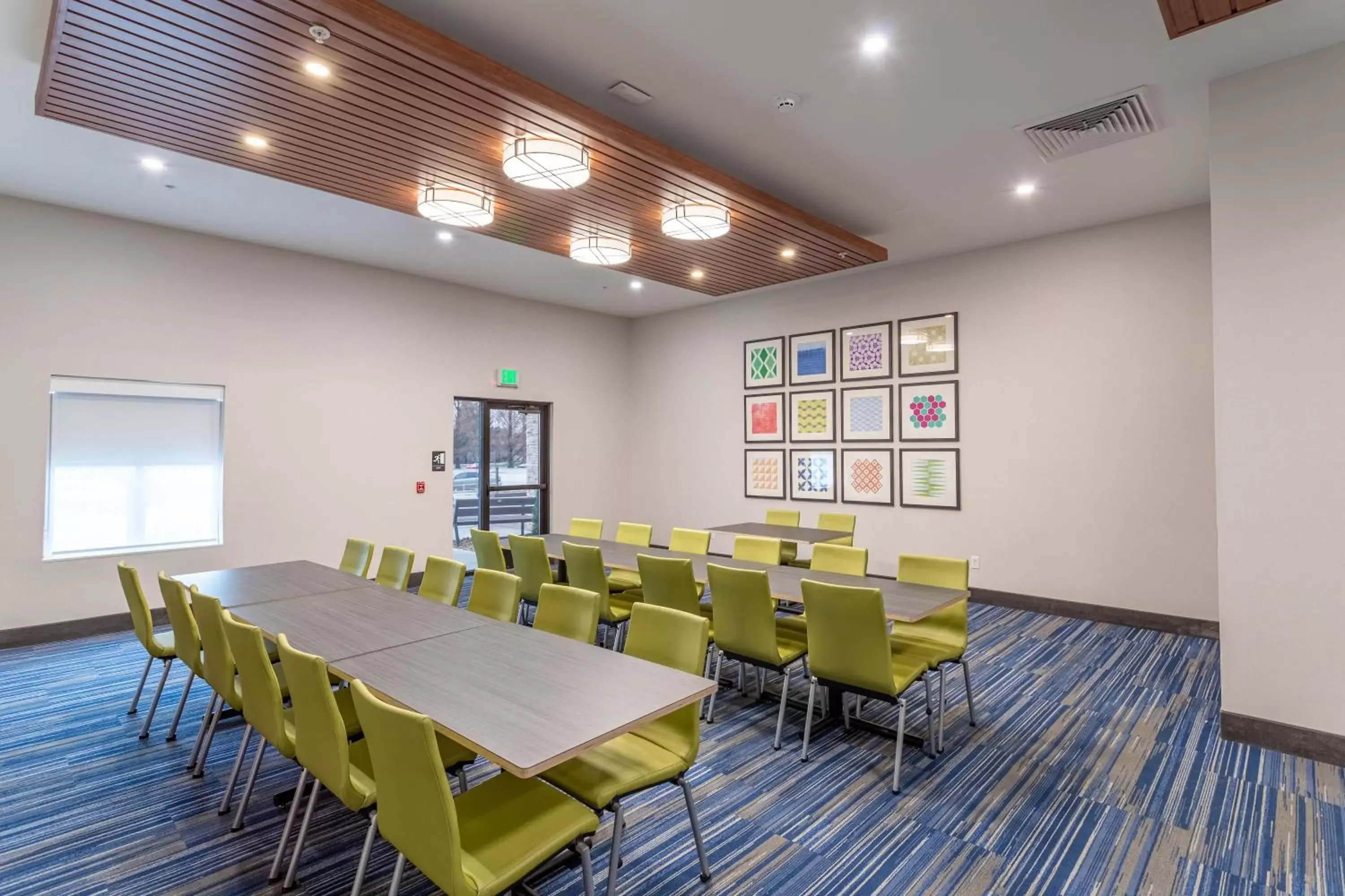 Meeting/conference room in Holiday Inn Express & Suites - Columbus - Worthington, an IHG Hotel