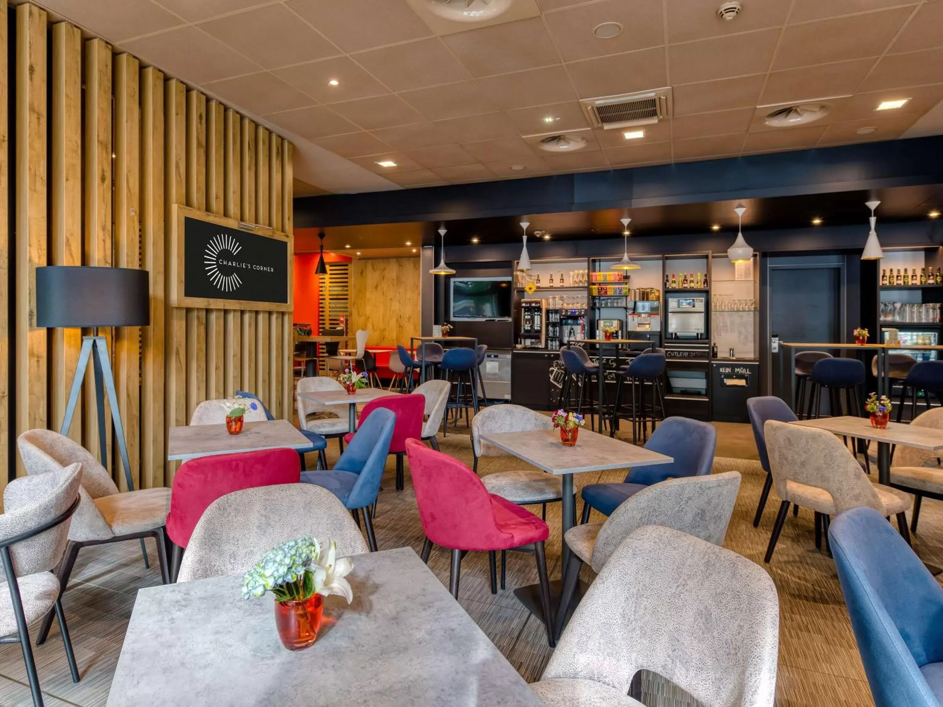 Lounge or bar, Restaurant/Places to Eat in ibis Berlin Kurfuerstendamm