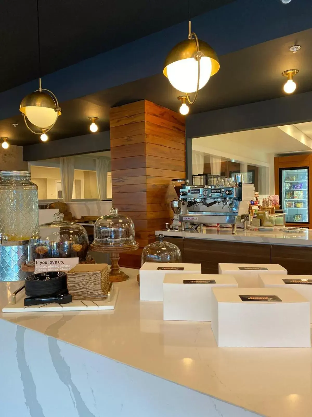 Coffee/tea facilities, Restaurant/Places to Eat in Kompose Boutique Hotel Sarasota