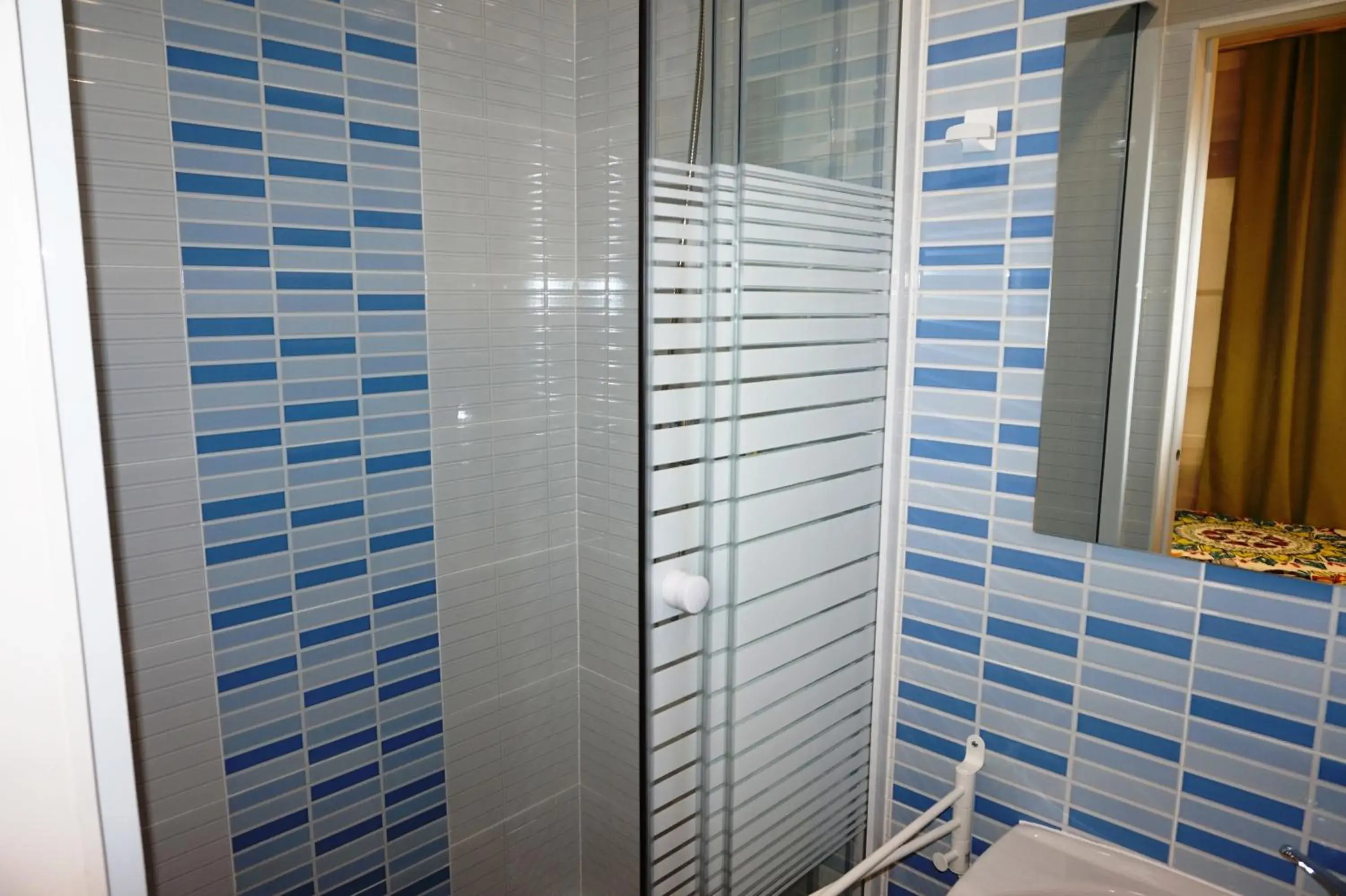 Shower, Bathroom in Hostel Muchomadrid