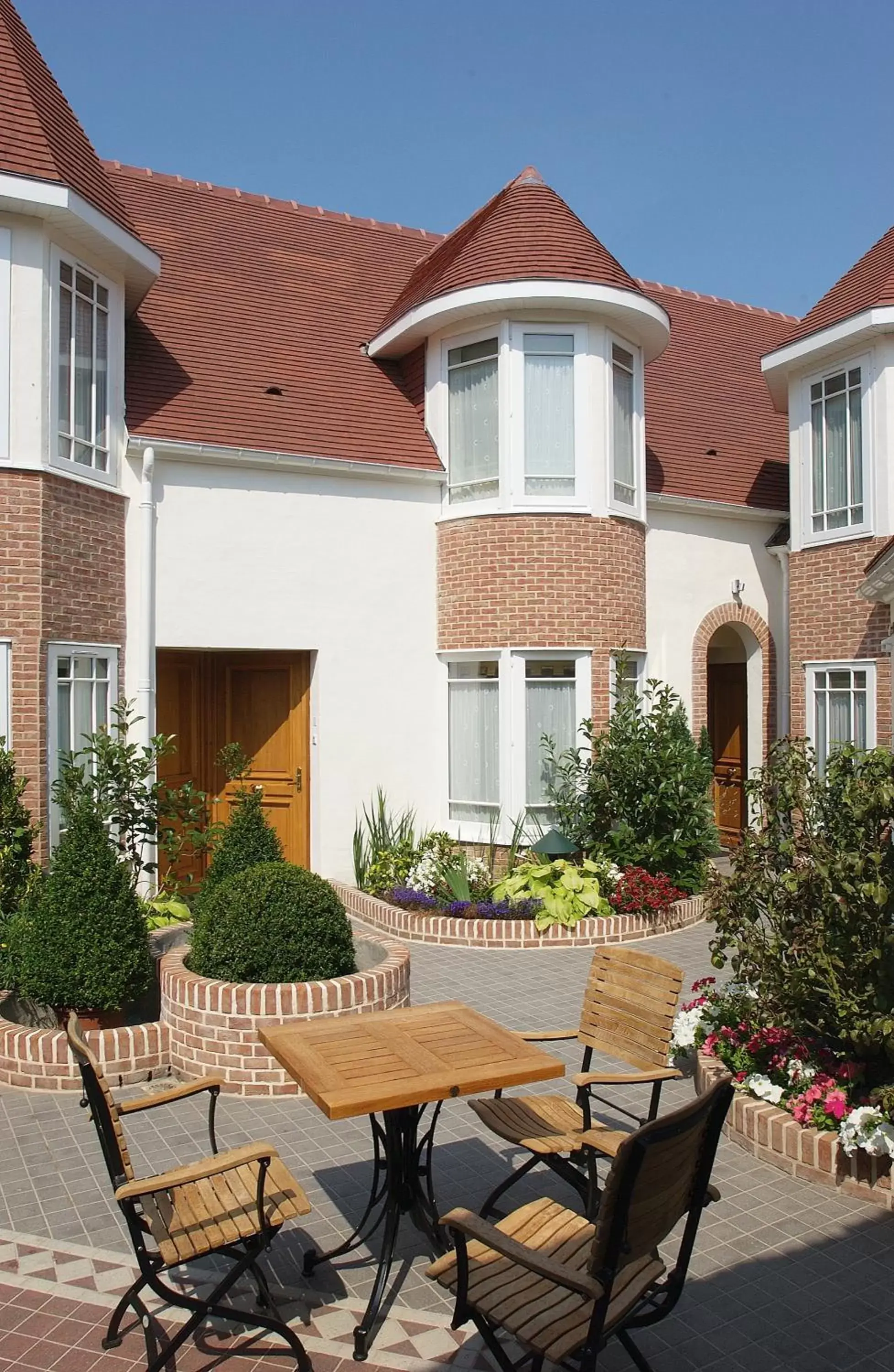 Property Building in Chateau De Montreuil