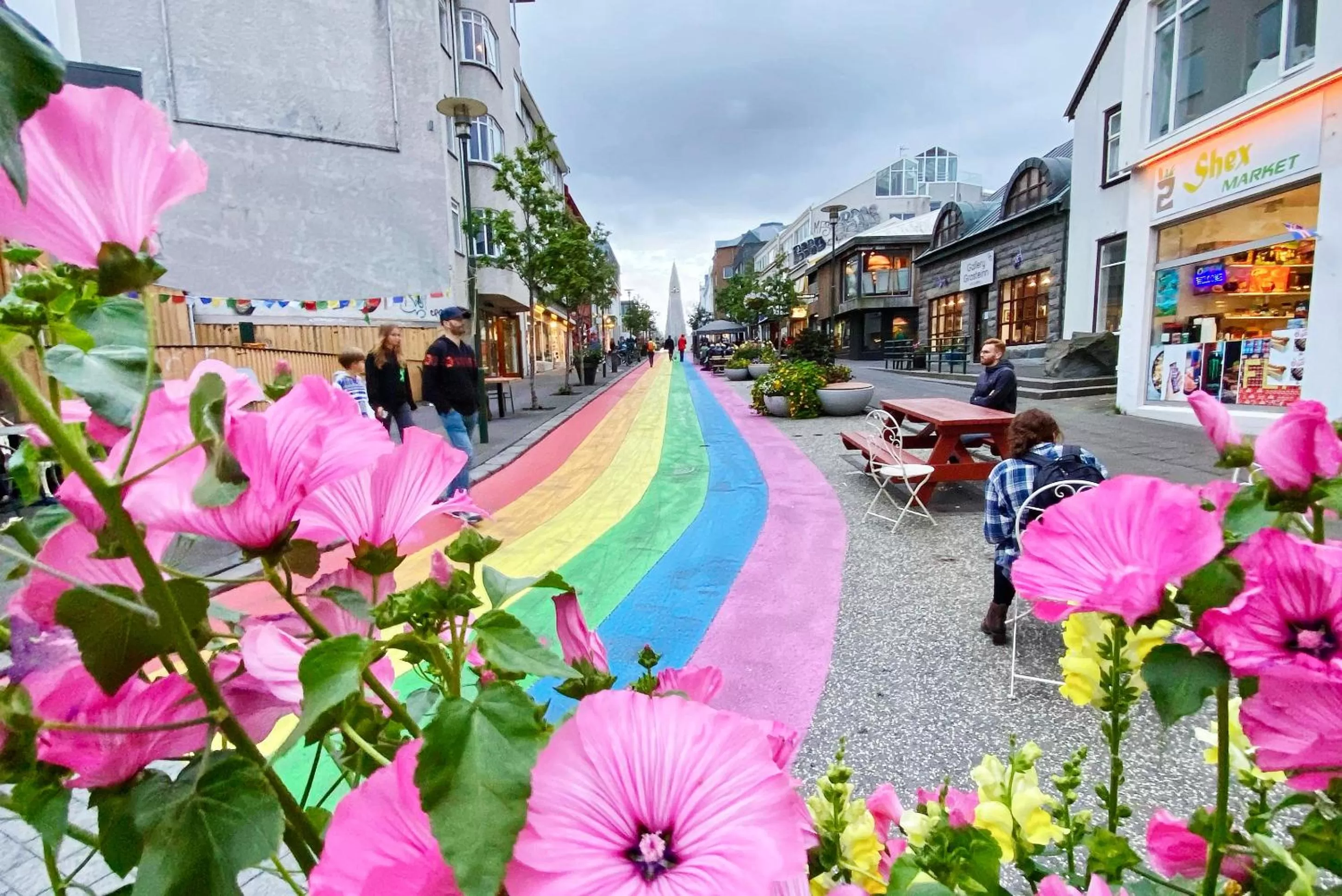 Neighbourhood in B14 Apartments & Rooms