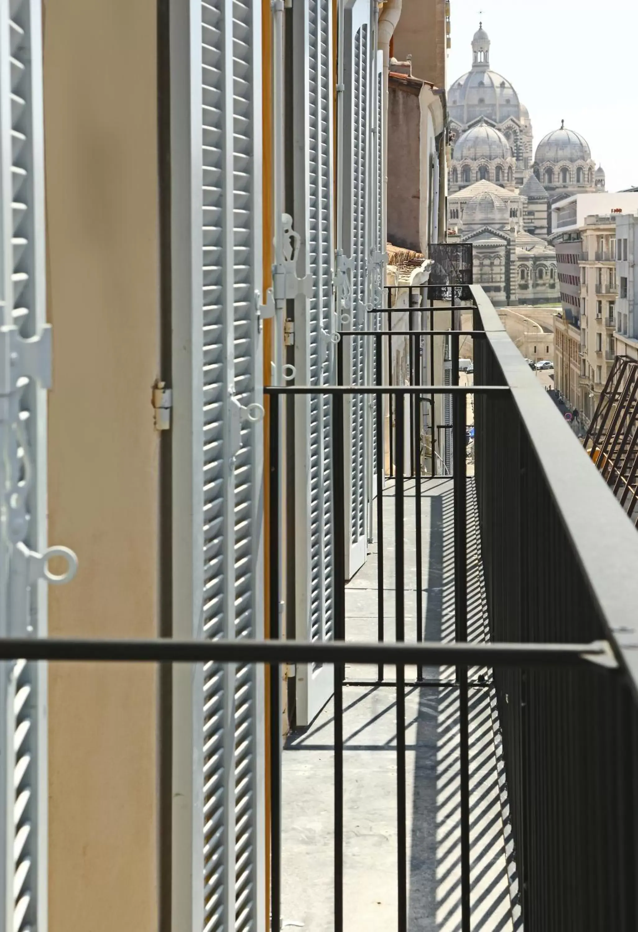 Street view, Balcony/Terrace in Best Western Plus Hôtel La Joliette