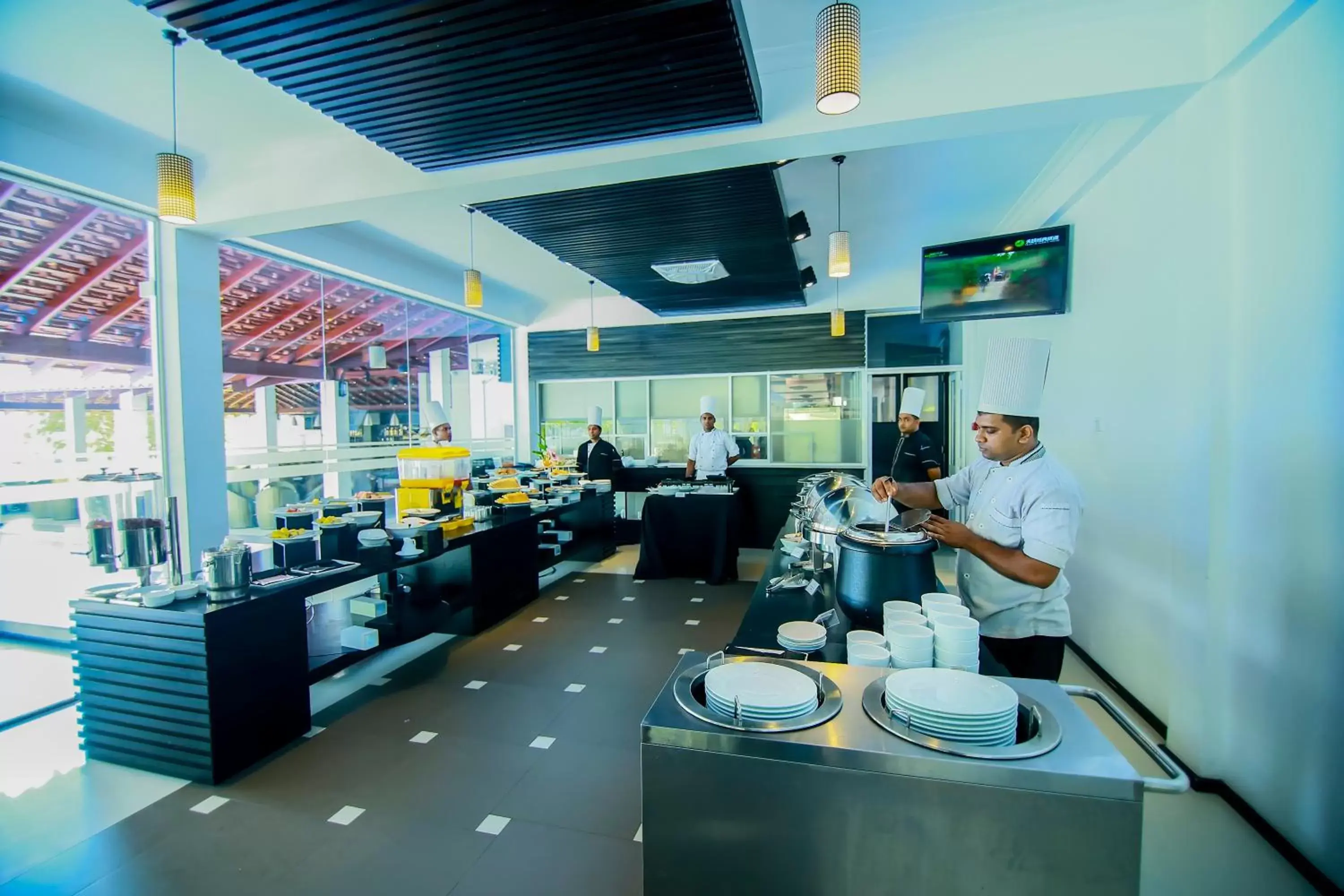 Restaurant/Places to Eat in The Covanro Airport Hotel - Katunayake