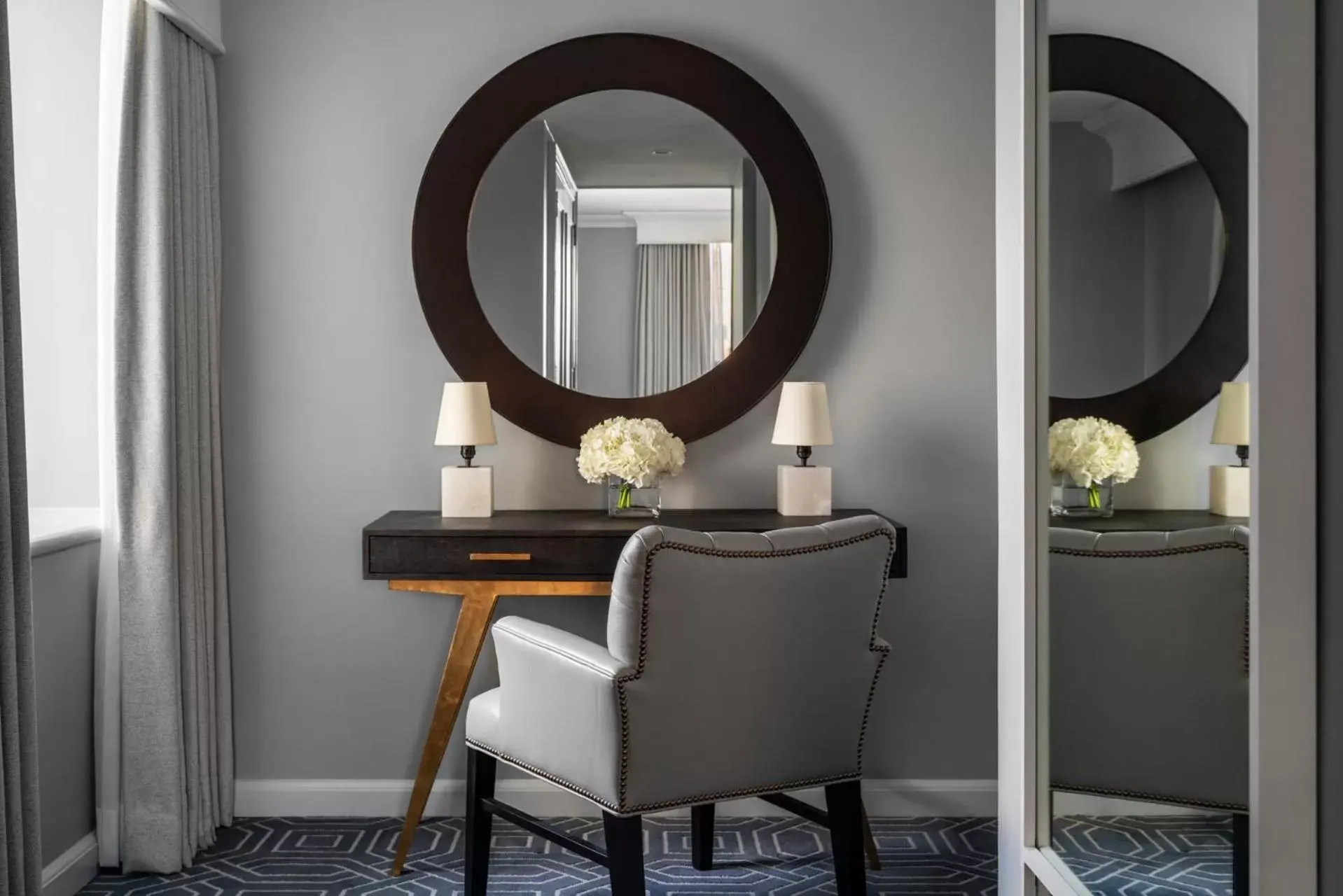 Seating area, Bathroom in Four Seasons Hotel Atlanta